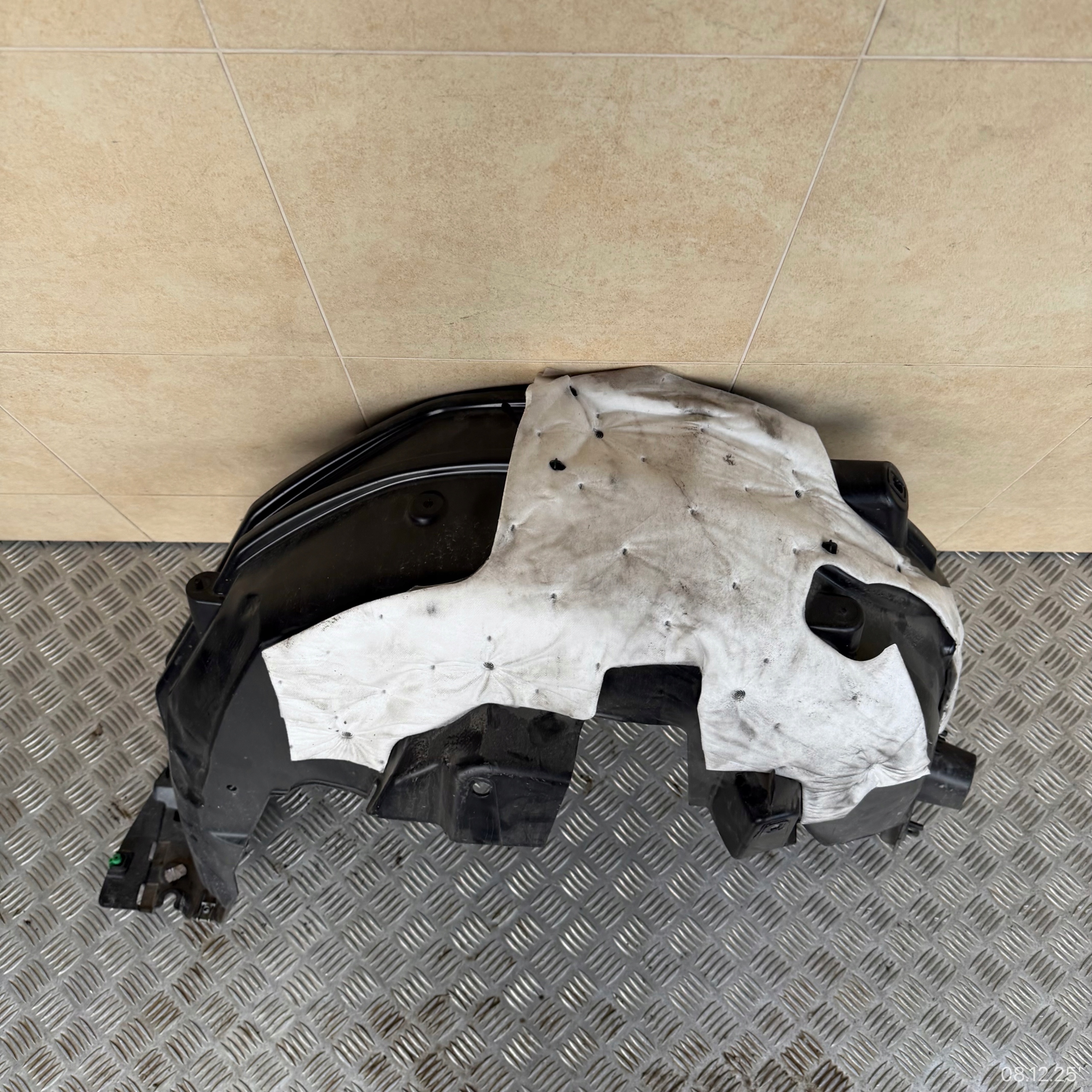 mudguard rear. left CITROEN C4 X C4 III 9831256780