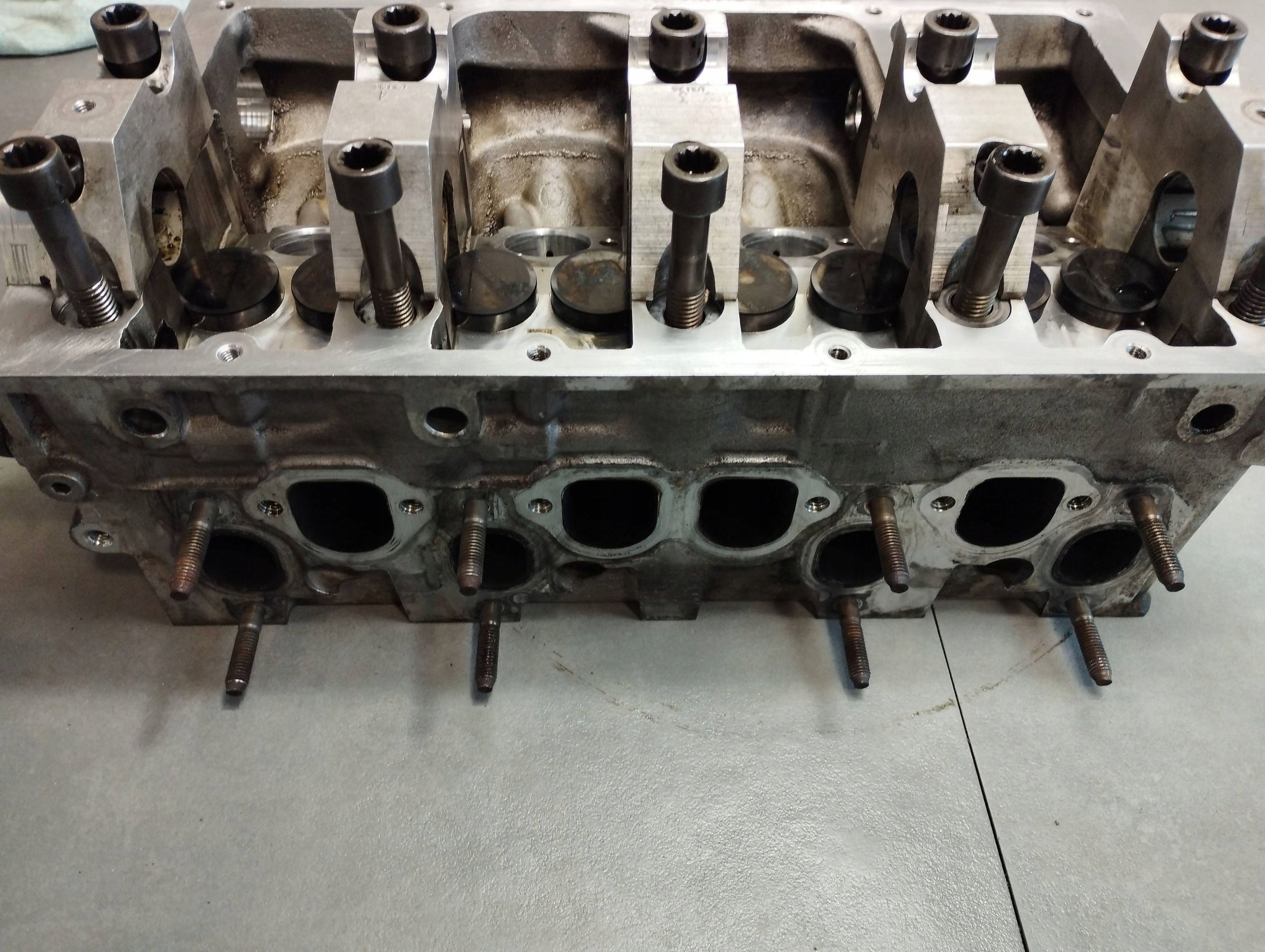 Volkswagen Golf V 1.9 TDI BXE head. 038103373R