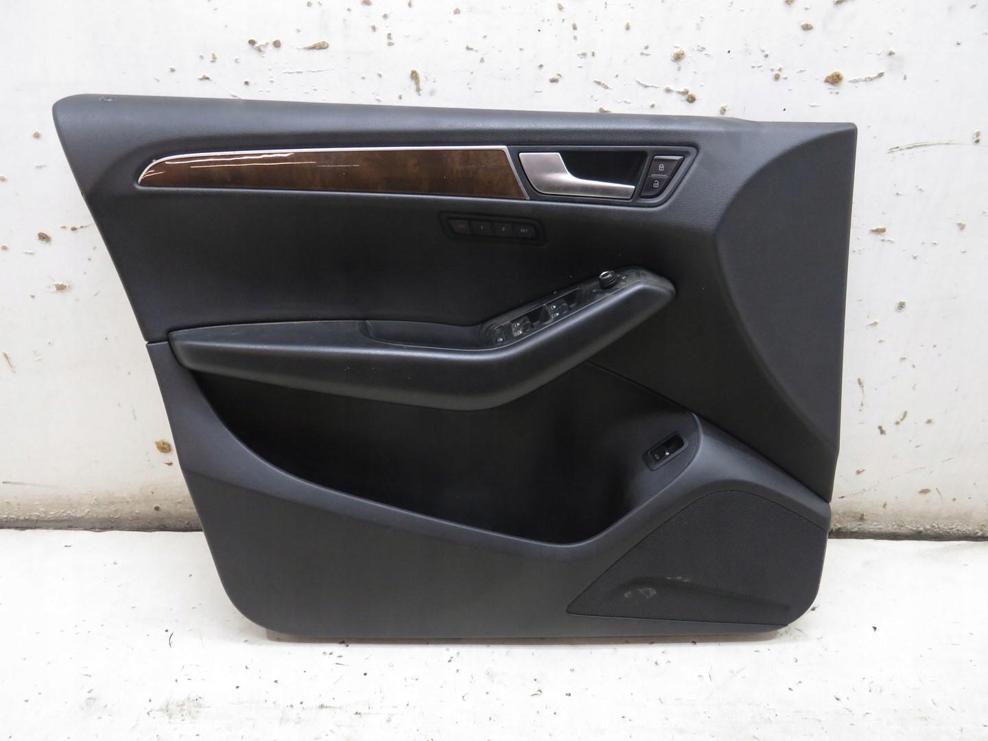 ОБШИВКА ДВЕРІ ЛІВИЙ ПЕРЕД AUDI Q5r