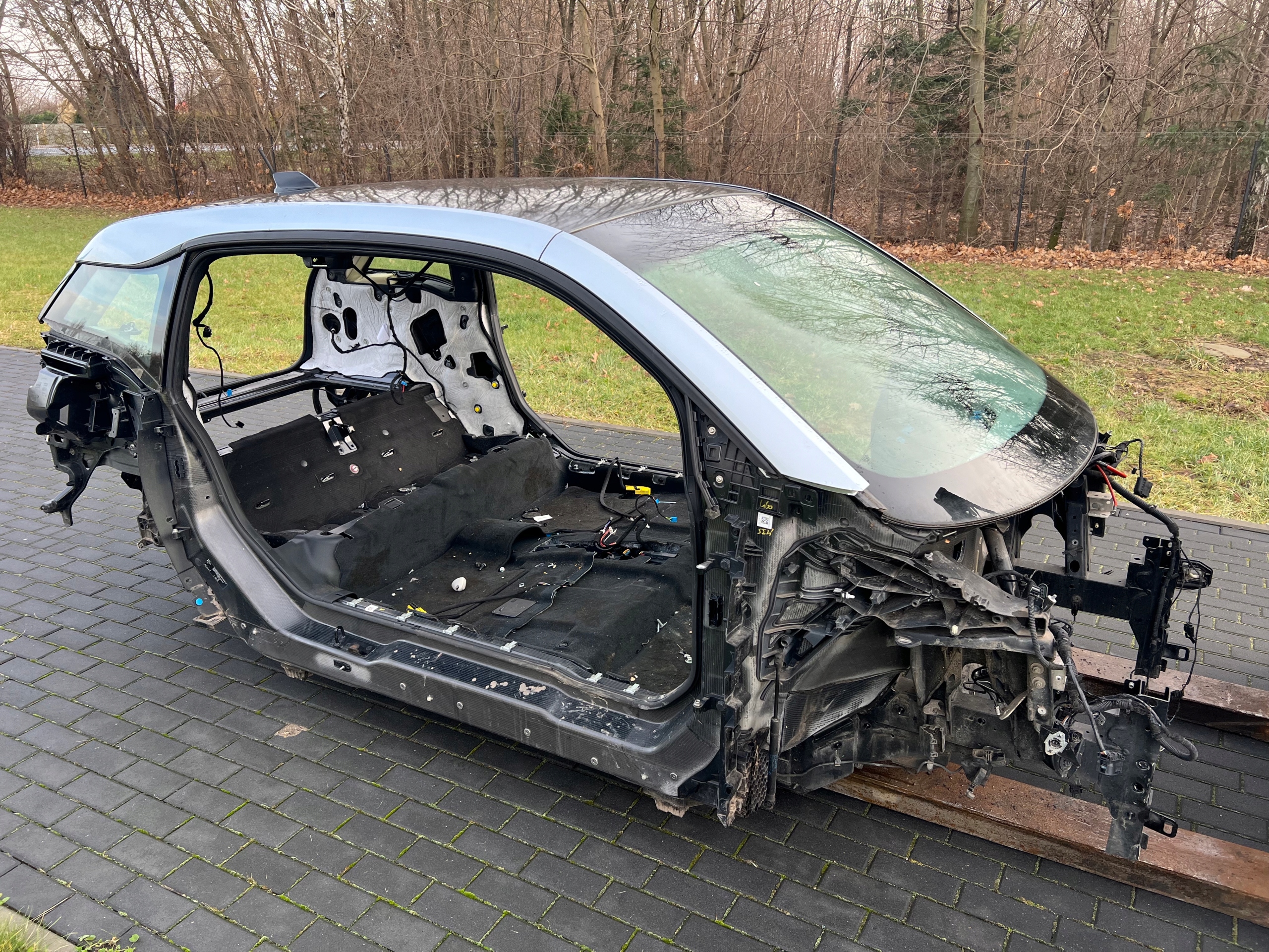 BMW i3 L01 NADWOZIE BUDA DACH BLOTNIK PODLUZNICA B72 SZYBA PANORAMA Producent części BMW OE