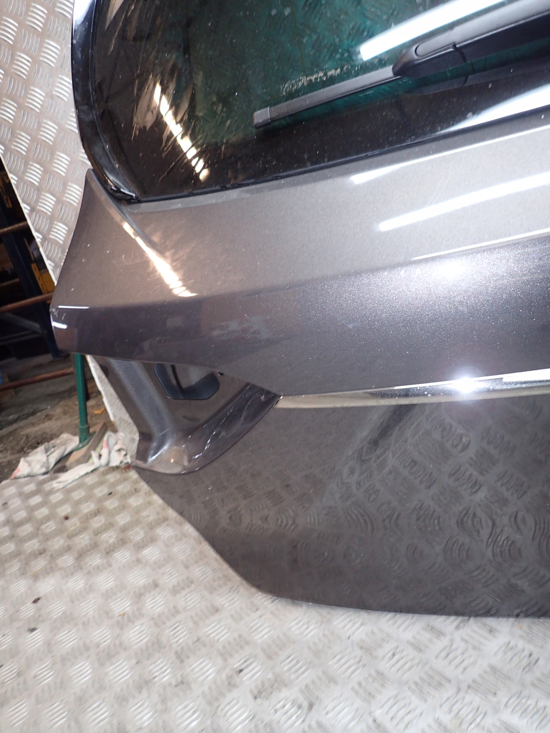 MASERATI LEVANTE FL KLAPA TYŁ TYLNA SZYBA 21R AS3 Typ samochodu 4x4/SUV Samochody osobowe