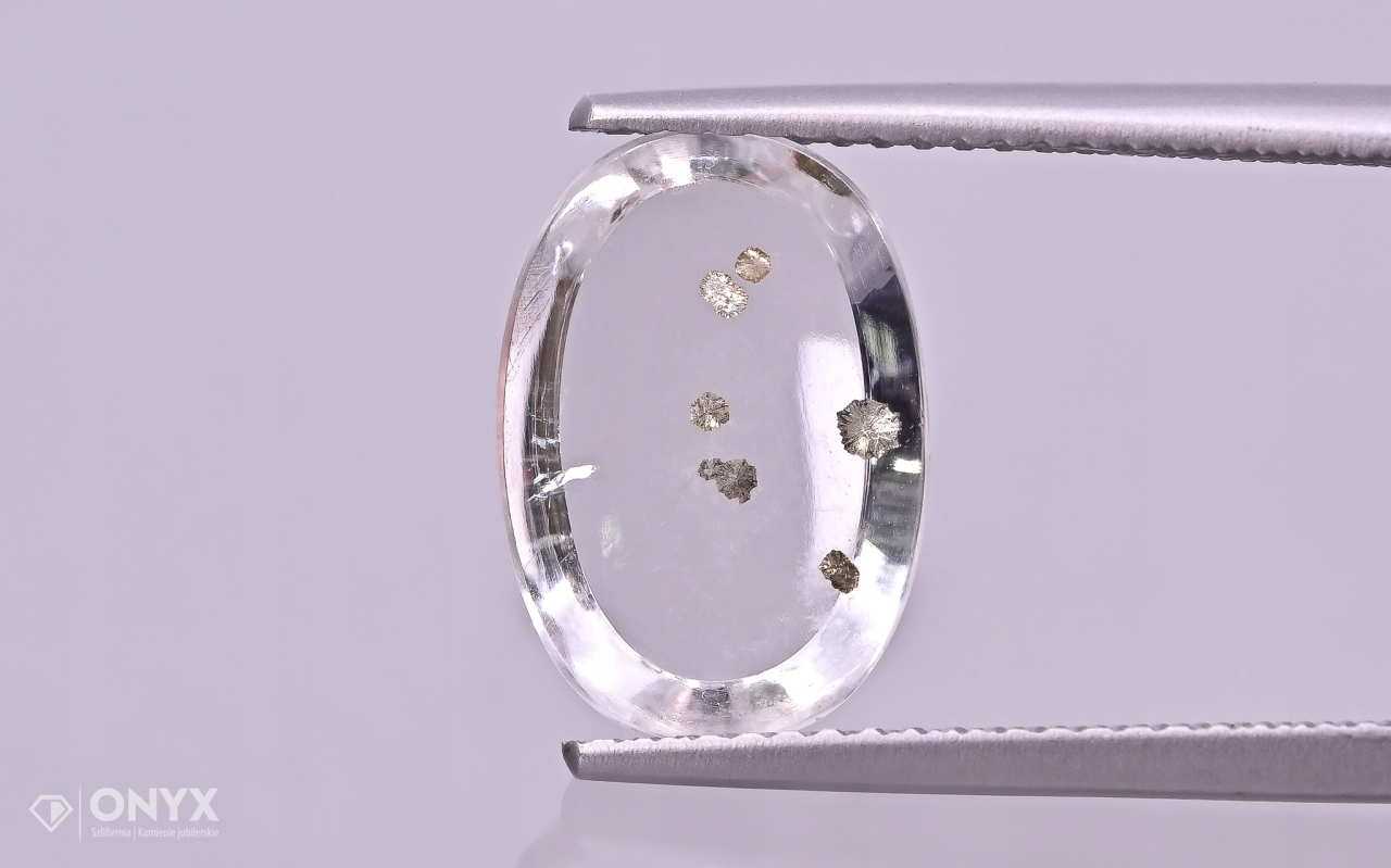Křemen s pyritem konvexní mělký ovál 13x9 mm