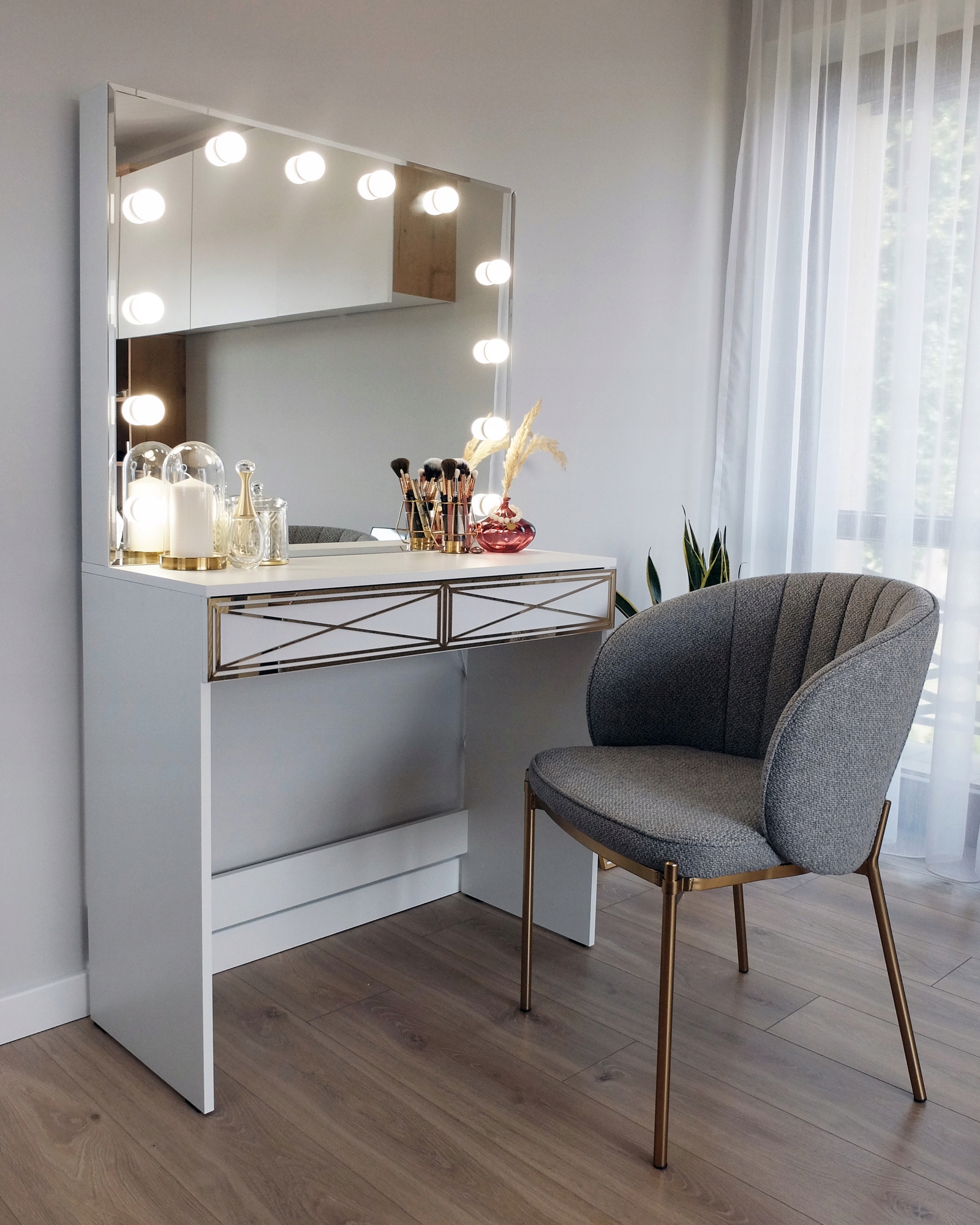 TOALETKA DO MAKIJAŻU WIZAŻU Z OŚWIETLENIEM LUSTRO Marka inna