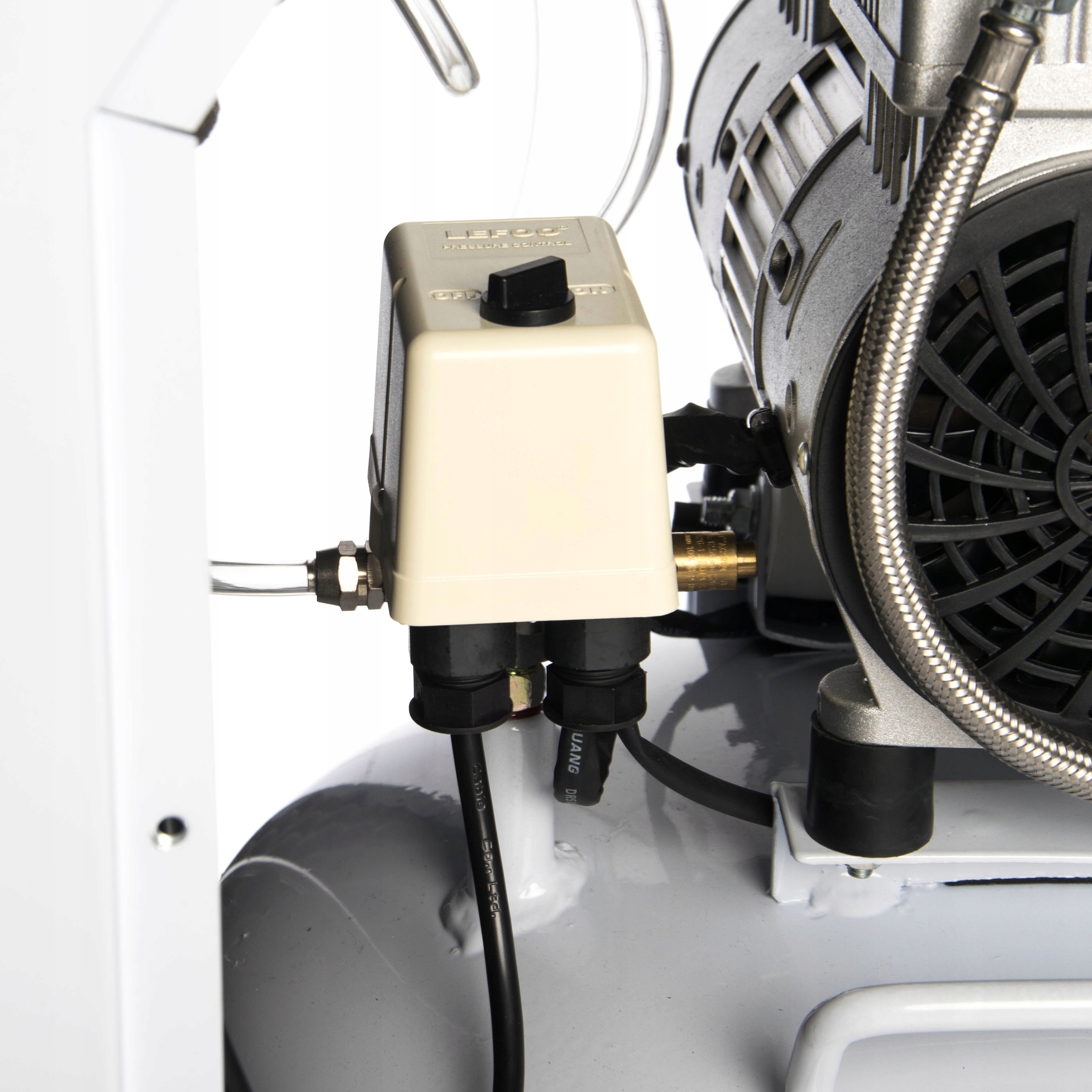 KOMPRESOR BEZOLEJOWY W OBUDOWIE MAGNUM DT-750 58dB Typ kompresor bezolejowy