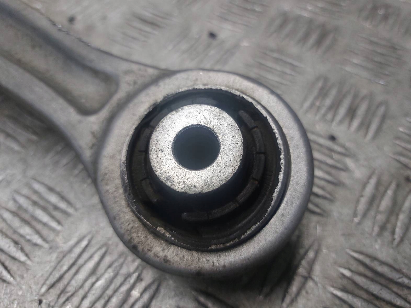 arm left front AUDI Q5 8R 2.0 TDI ID: 218782