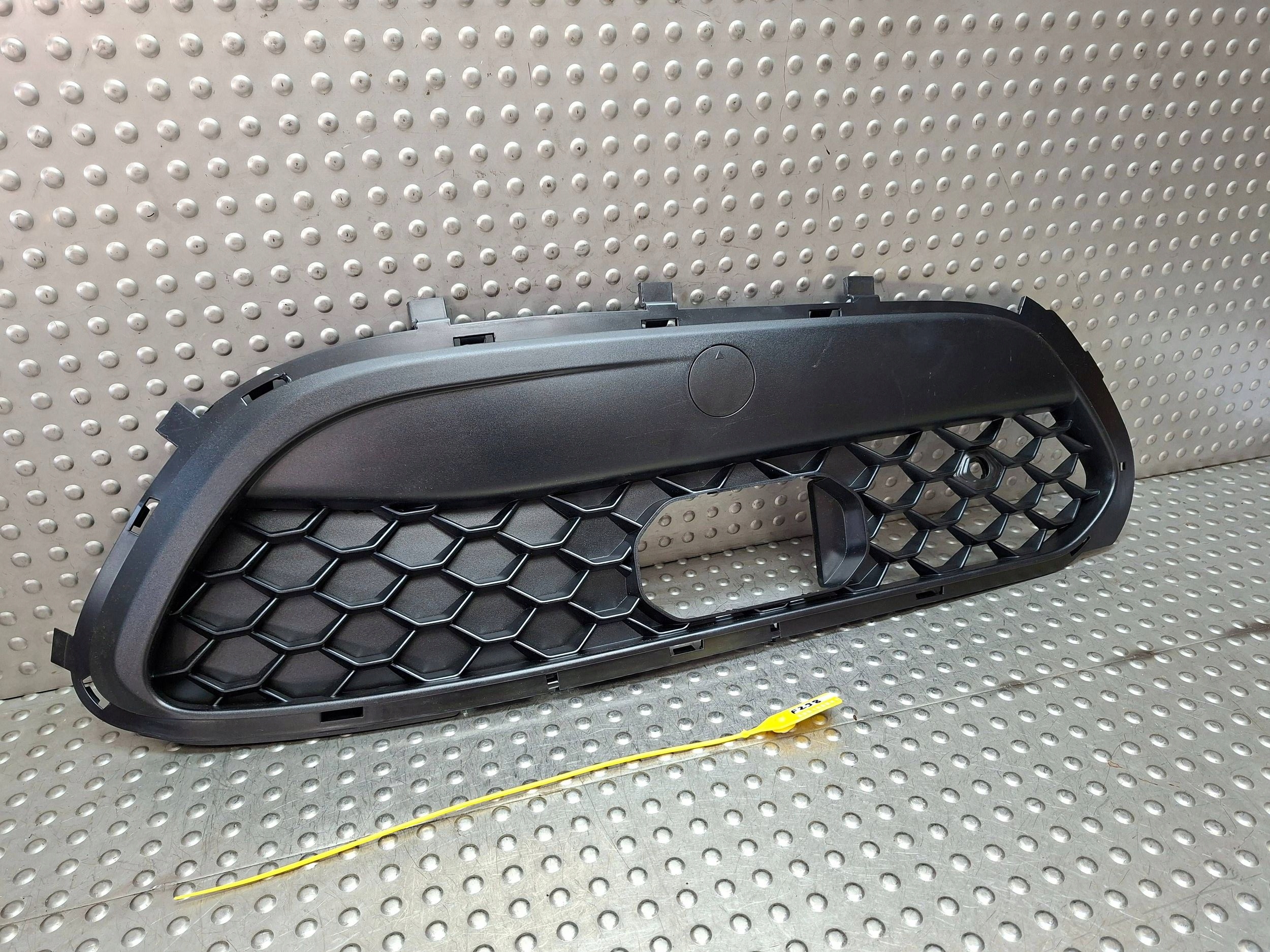 grid of a bumper front right ALFA ROMEO STELVIO RADAR 156114913