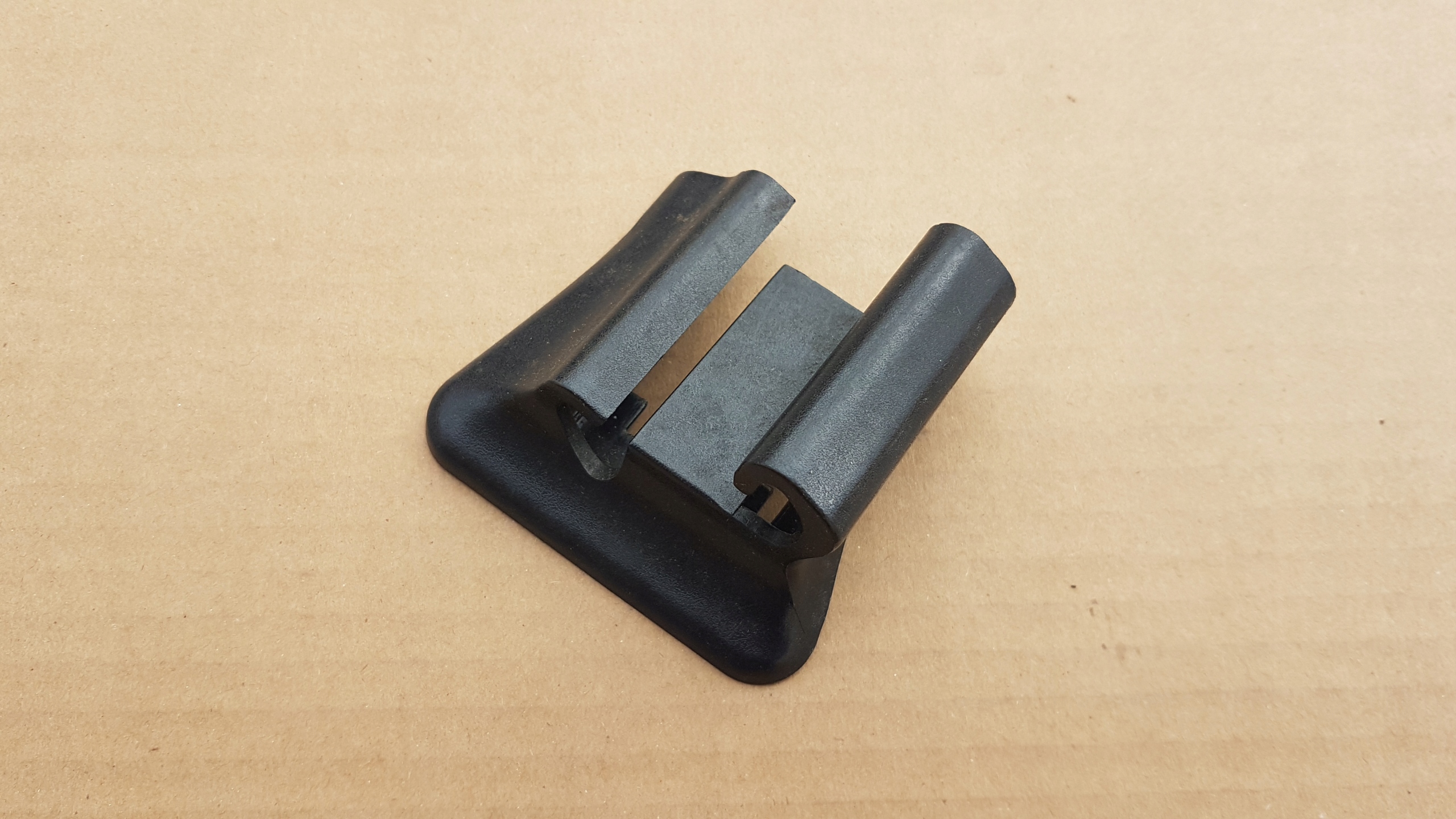 AUDI TT 8N0 OSŁONA ZAŚLEPKA PROWADNICY FOTELA