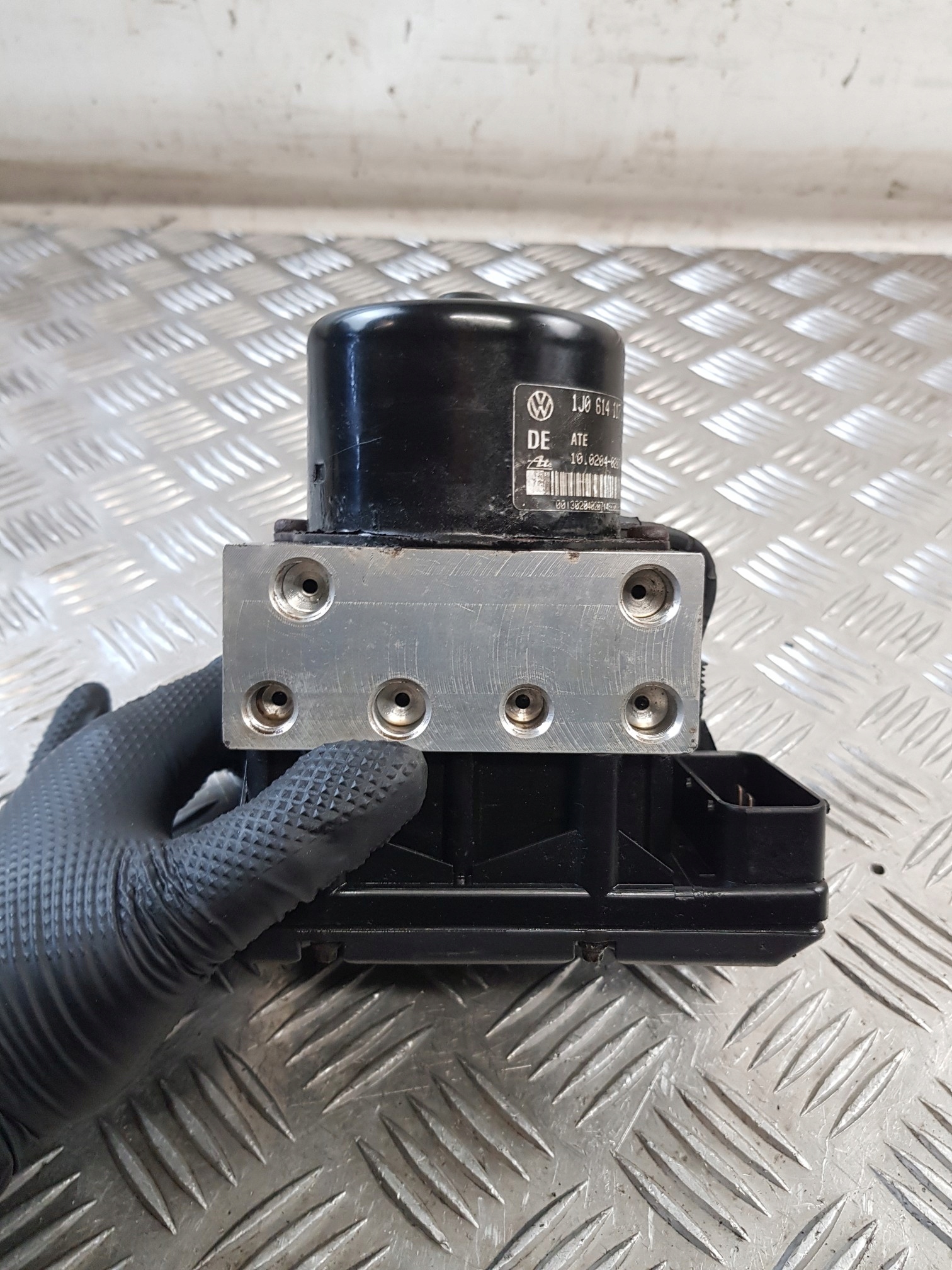 pump ABS 1J0614117D 1J0907379P VW GOLF IV
