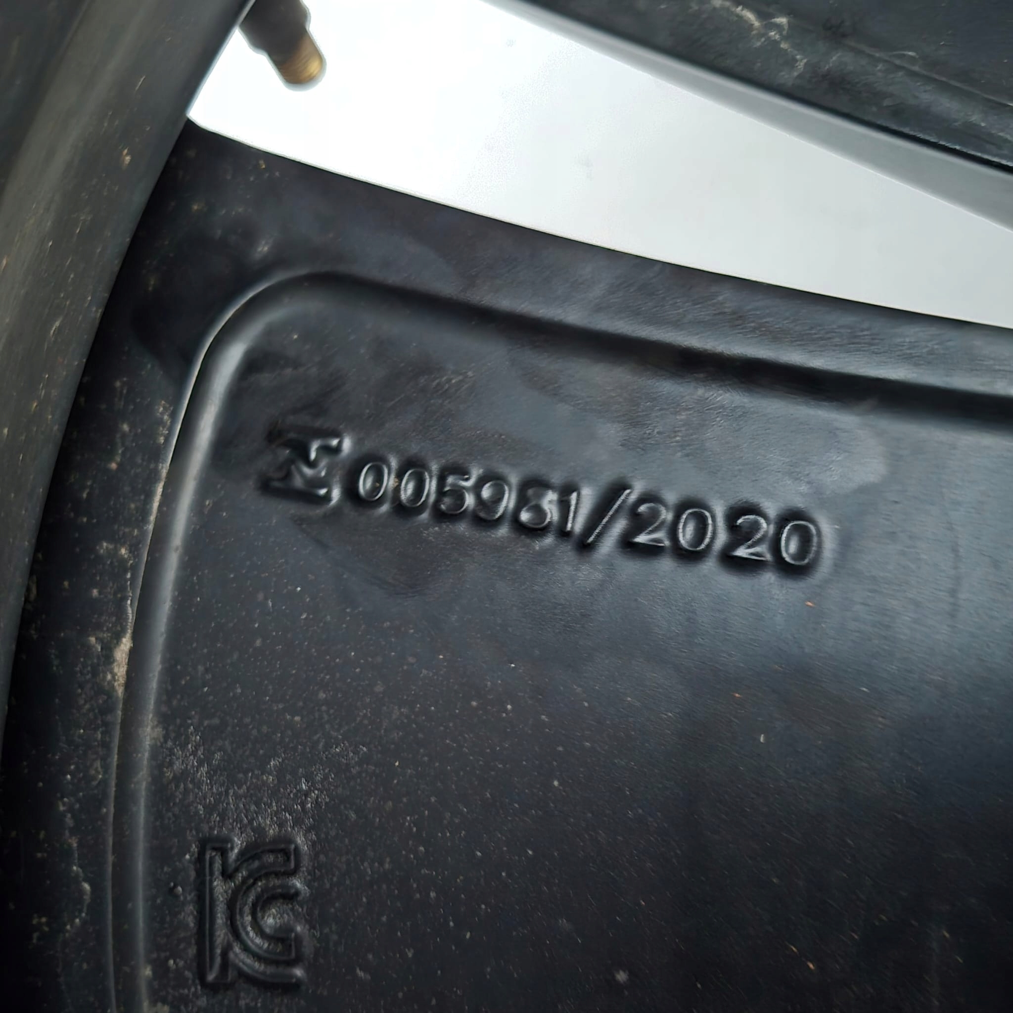 VW 1T3601025J 9JX19H2 ET58 19" disk hliníkový