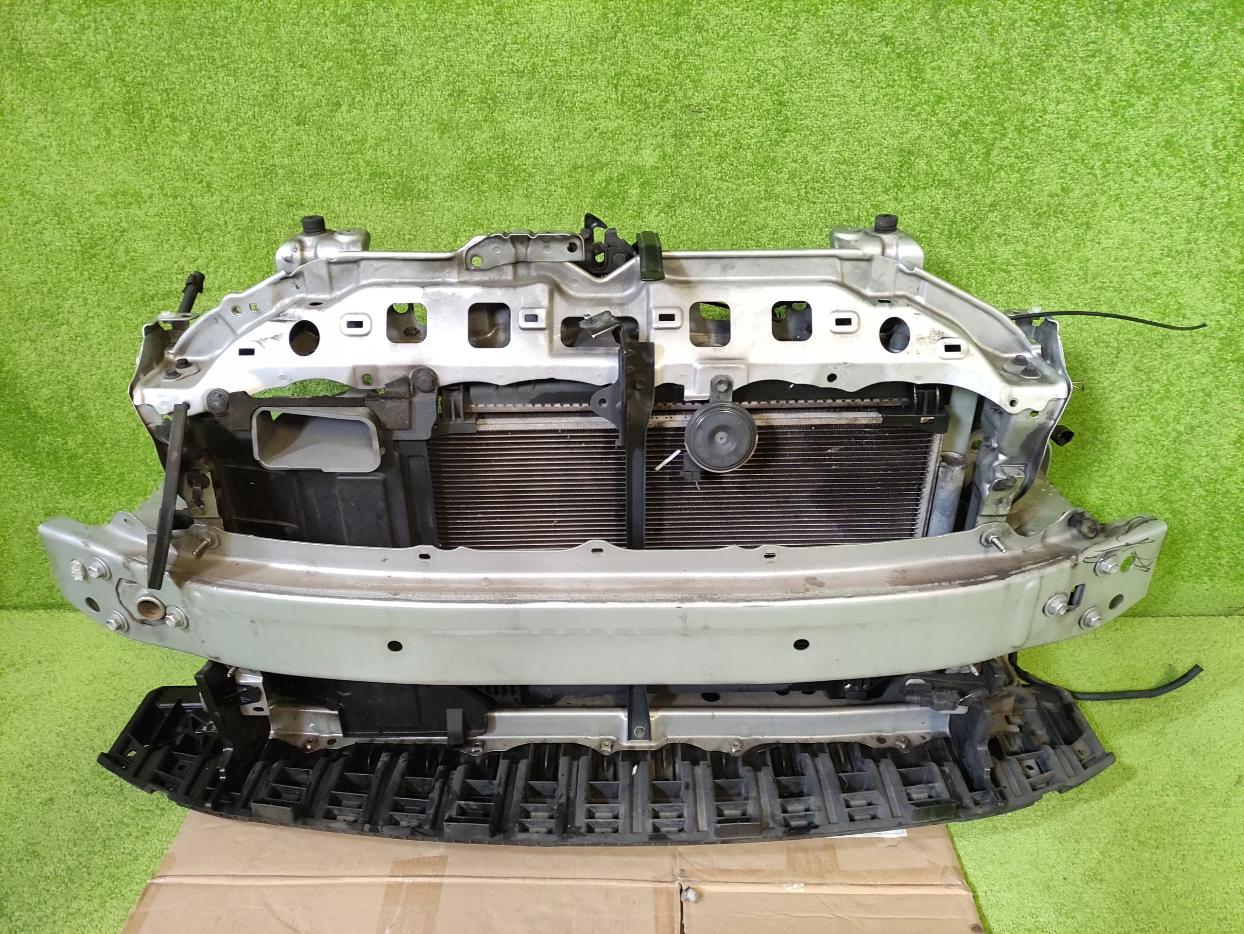 TOYOTA URBAN CRUISER PAS PRZEDNI CHŁODNICE 1.3B