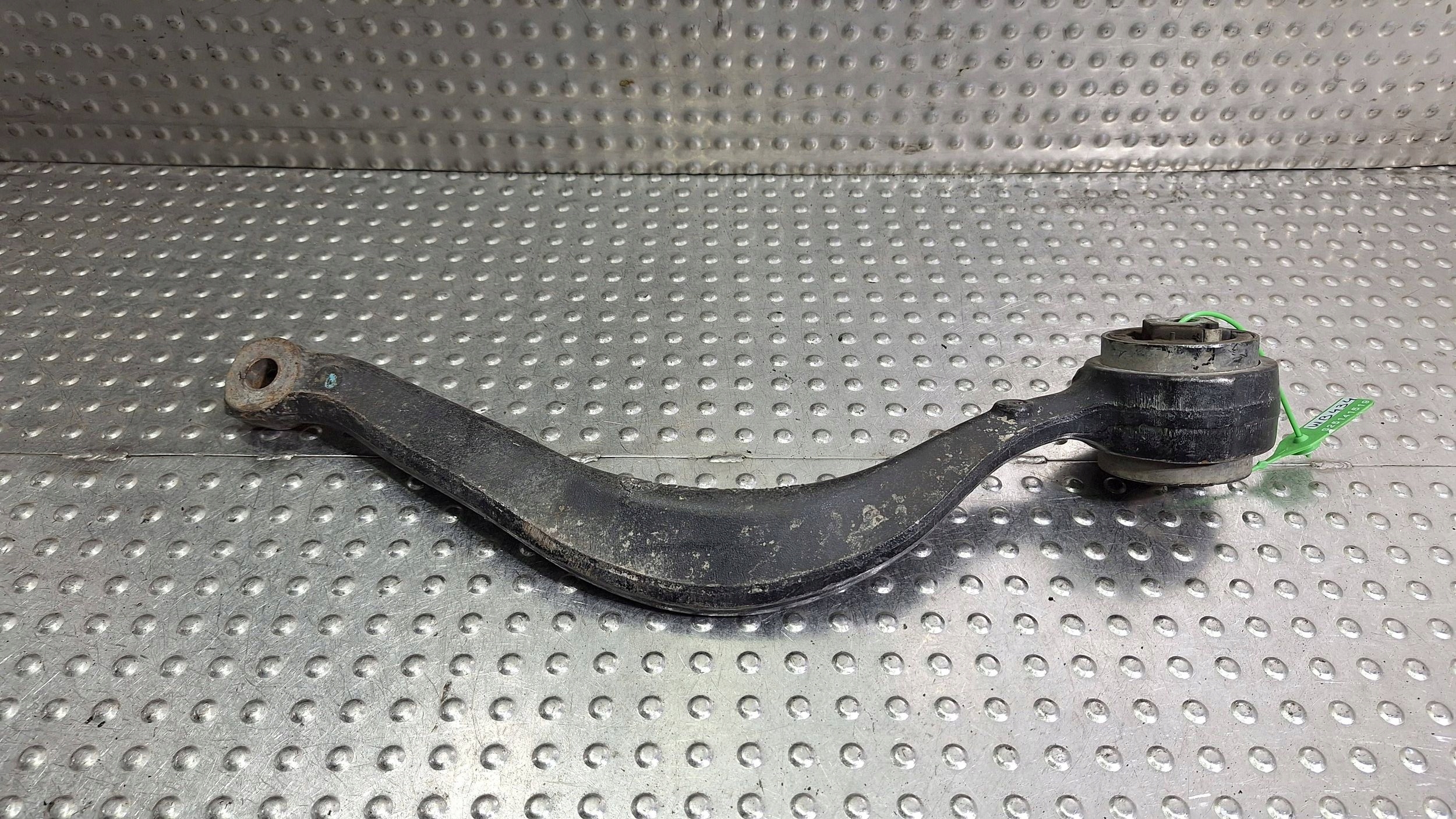 arm right front upper BANAN 6769718 BMW X5 E53