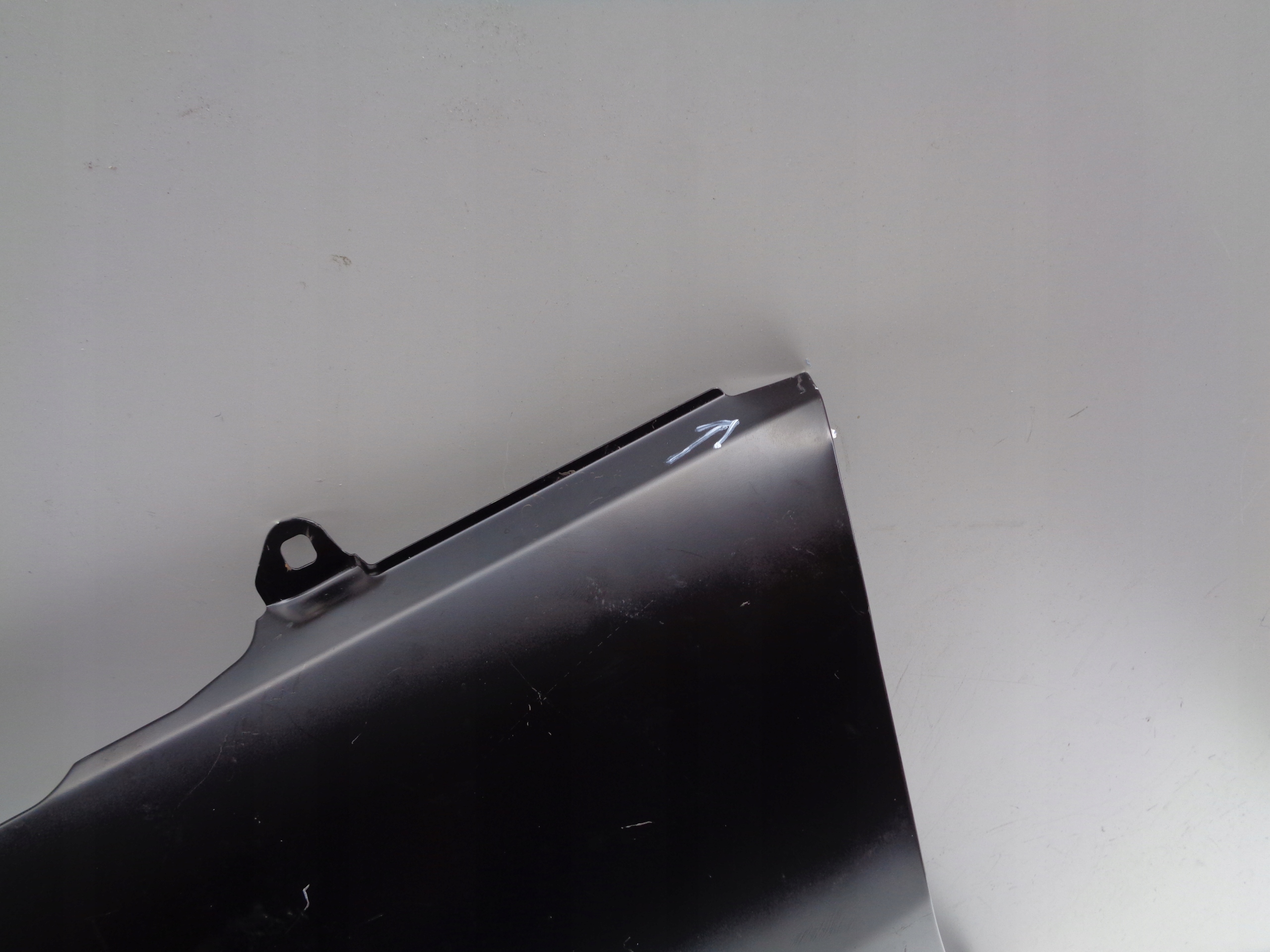 //new// fender left front FORD FIESTA MK8 17- NR 47638