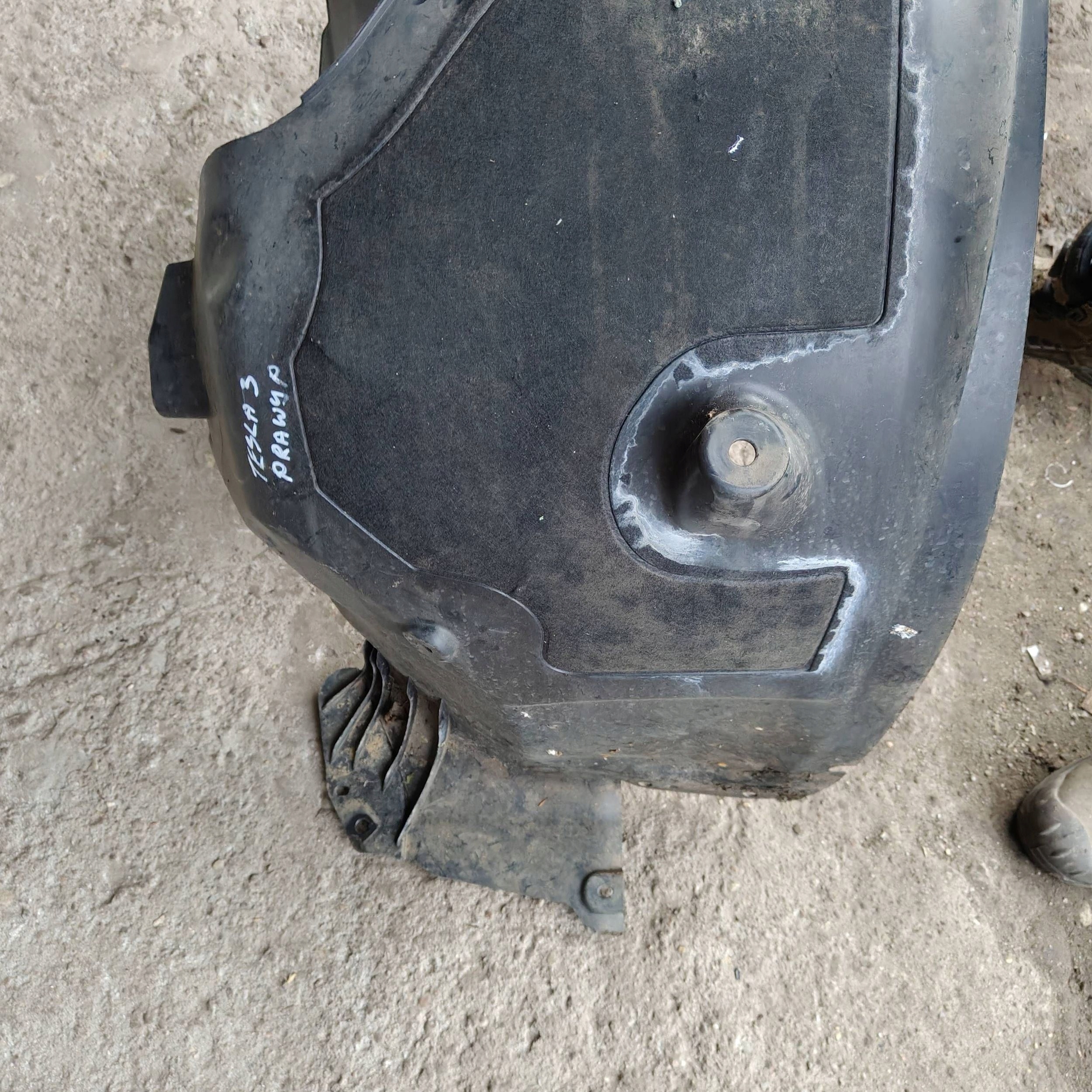 mudguard front front side right Tesla Model 3 108158200D