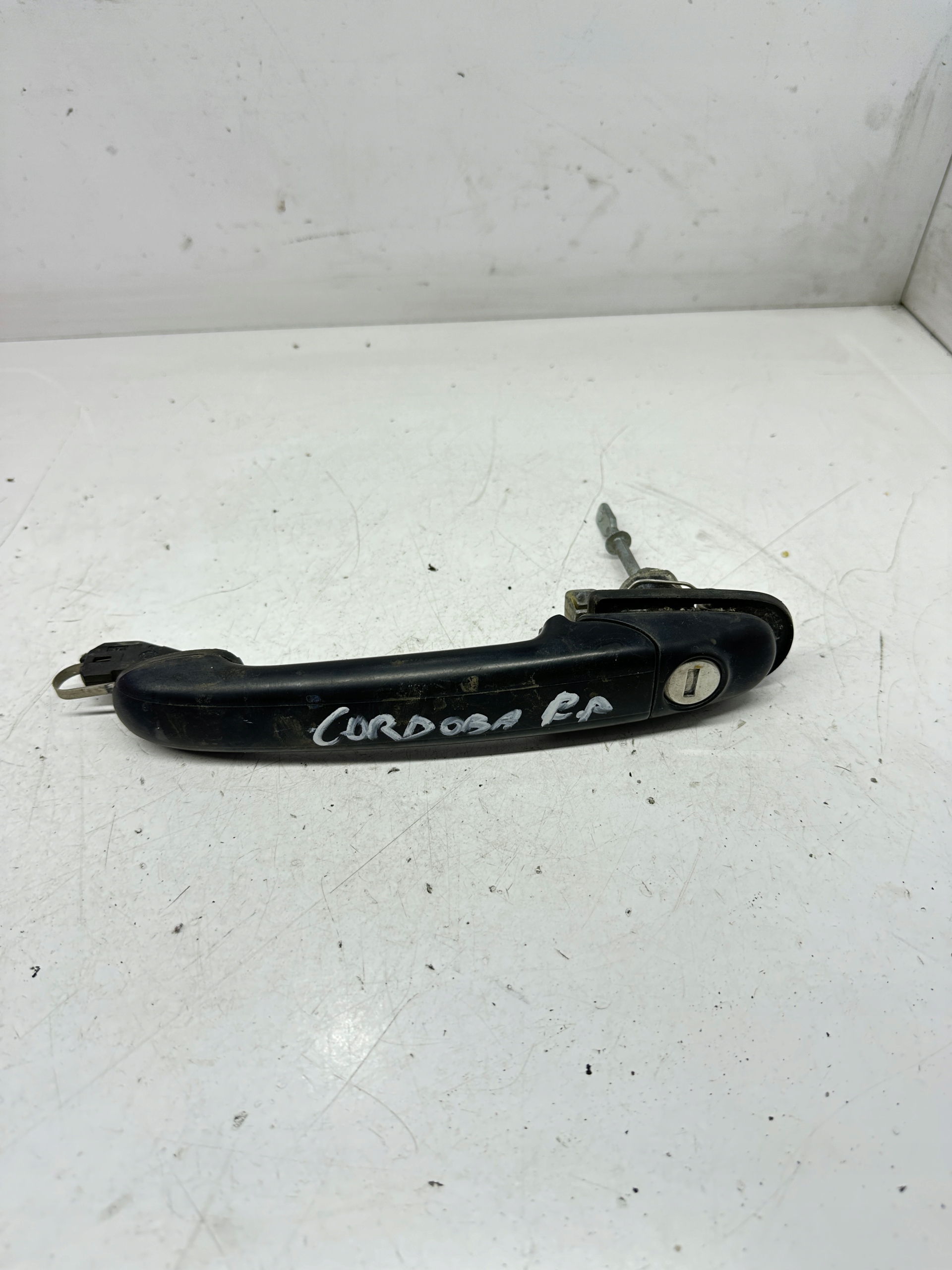 KLAMKA ZEWNĘTRZNA PRAWY PRZÓD SEAT CORDOBA Jakość części (zgodnie z GVO) O - oryginał z logo producenta pojazdu (OE)