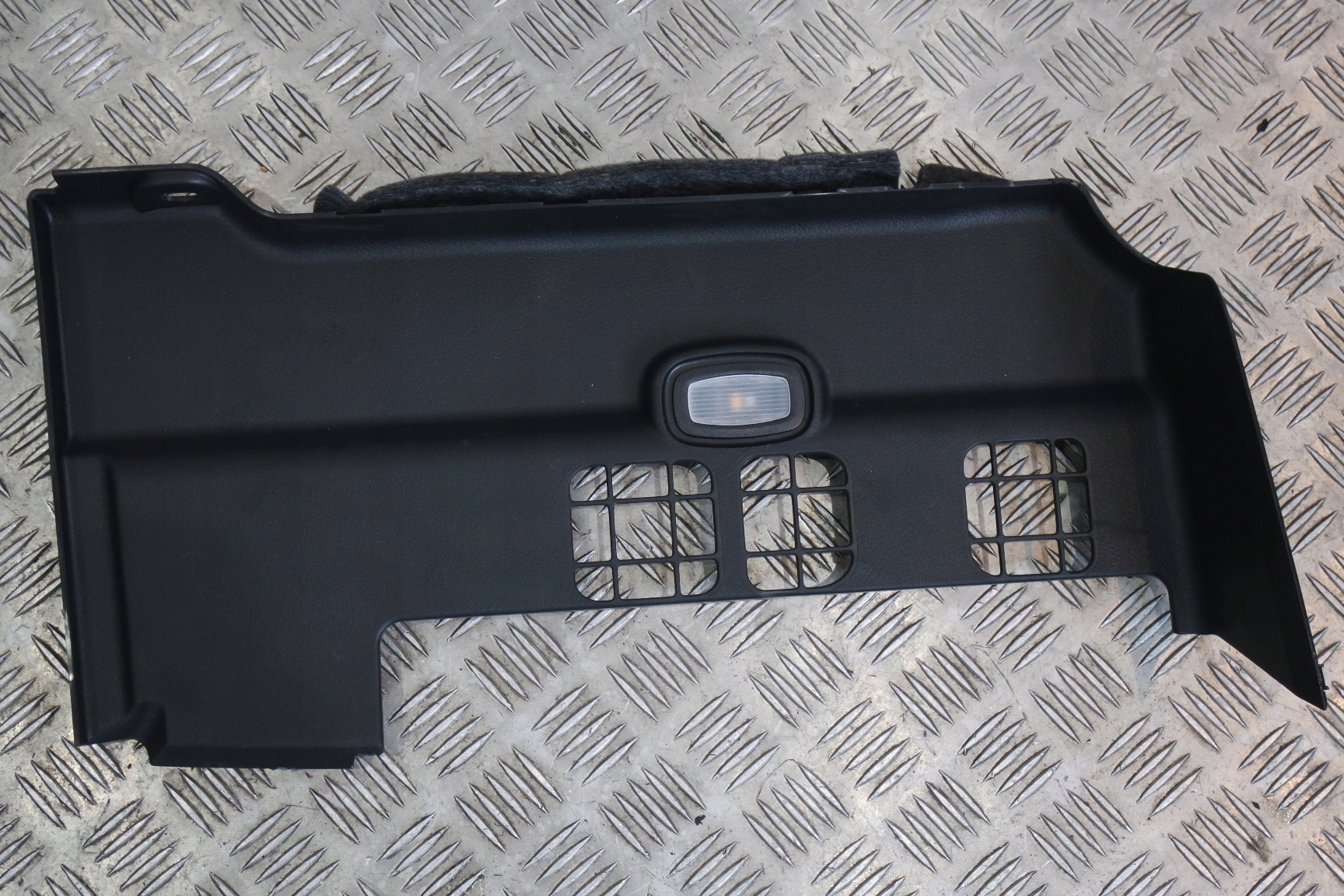 Крышка пластик MERCEDES W463 / 4 G A4636800602