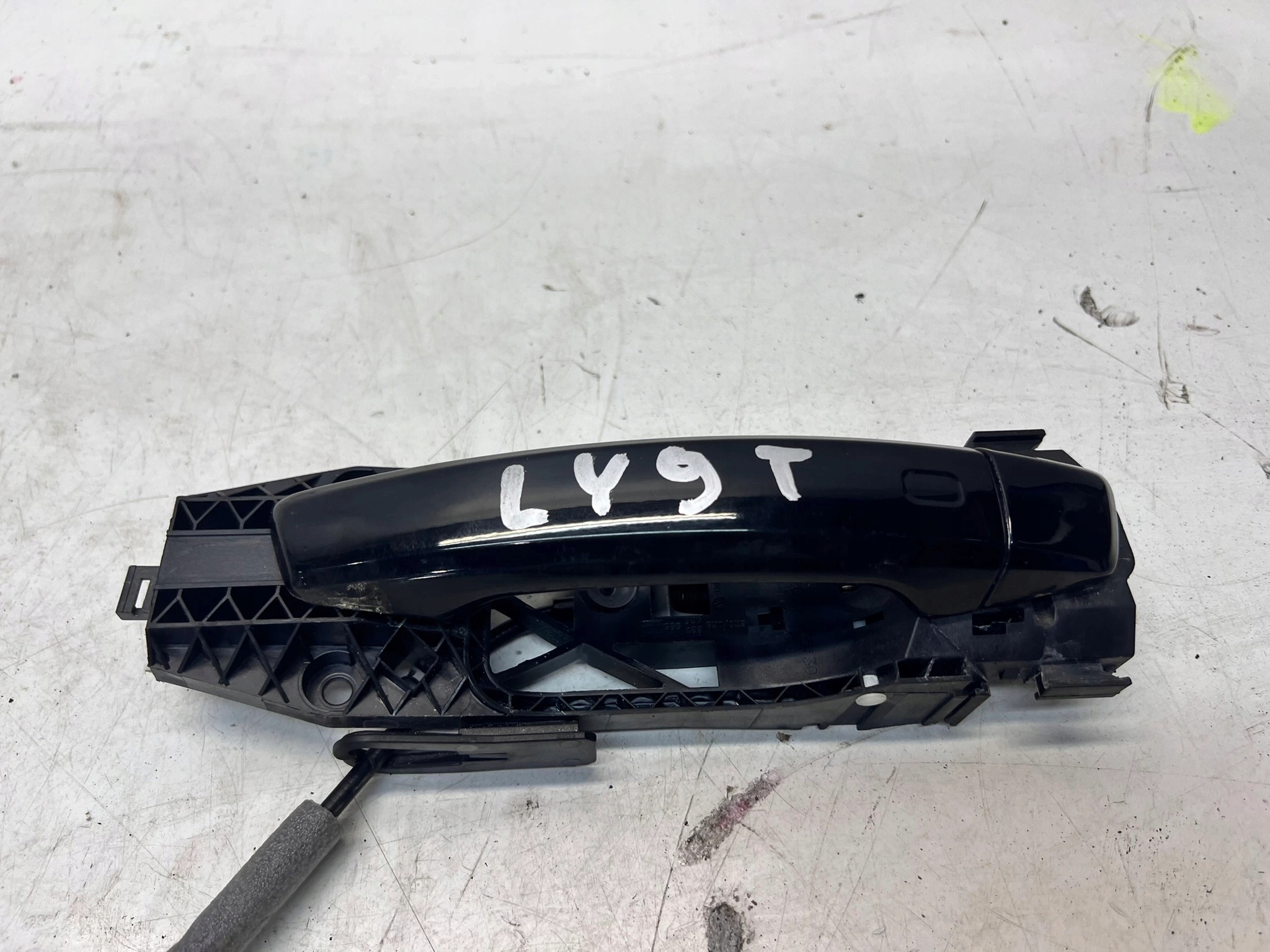 handle exterior door left AUDI A3 8V 8V0839885 LY9T