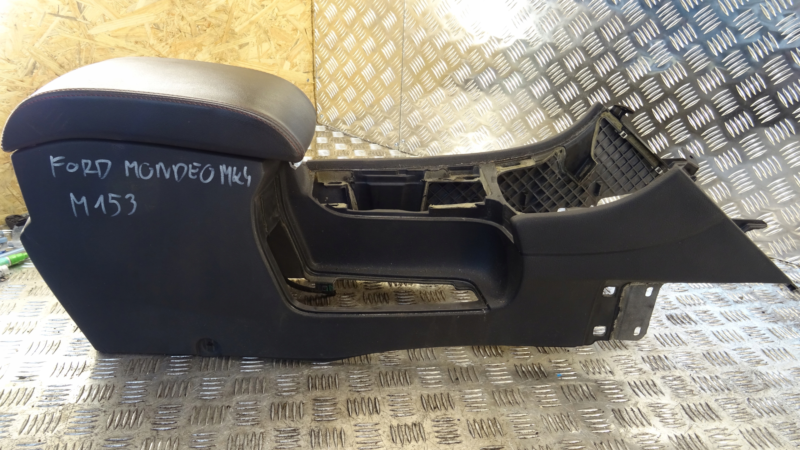 TUNEL central armrest FORD MONDEO MK4 UK nr M153
