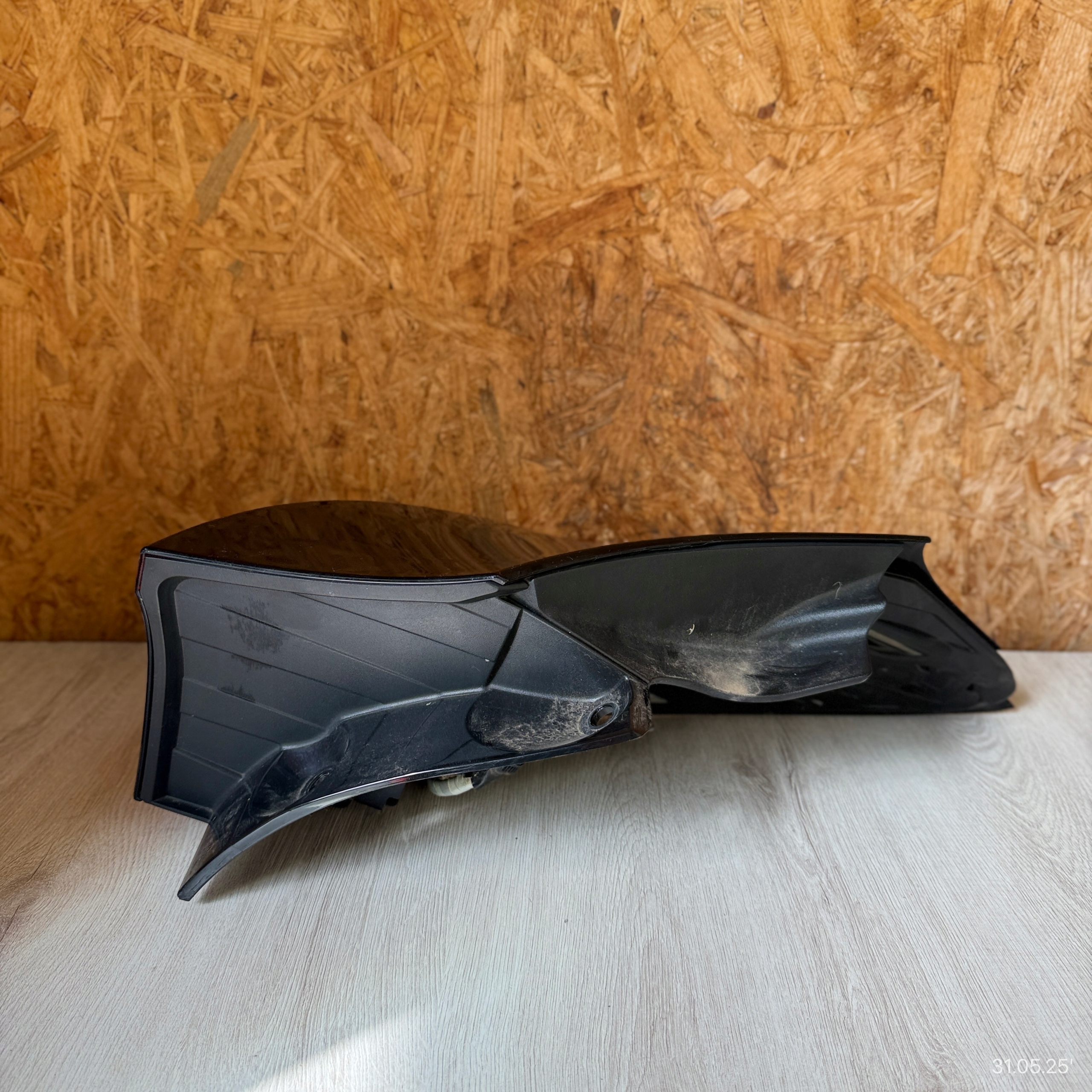 light rear left TOYOTA YARIS CROSS 81560-0DE20 damaged