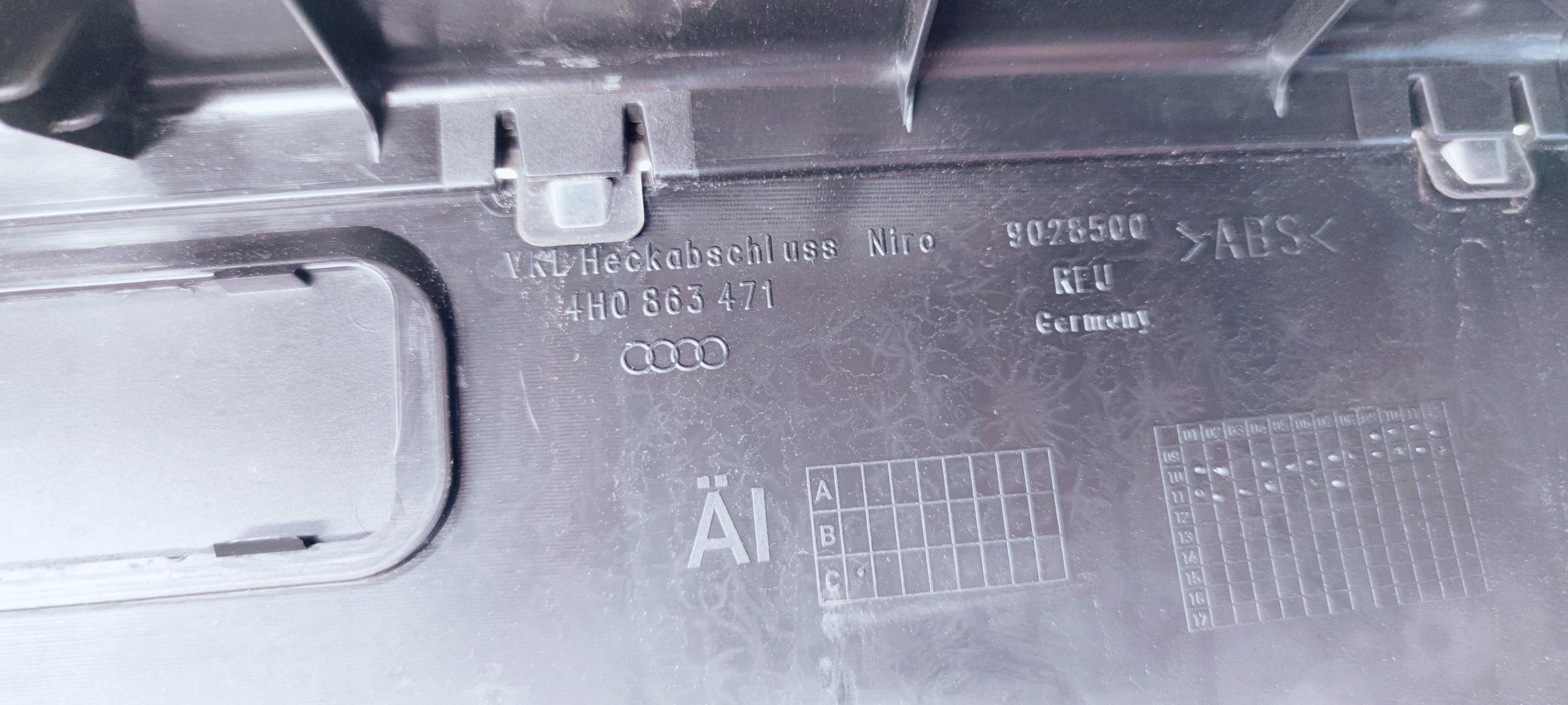cap supports rear part AUDI A8 D4 4H0863471