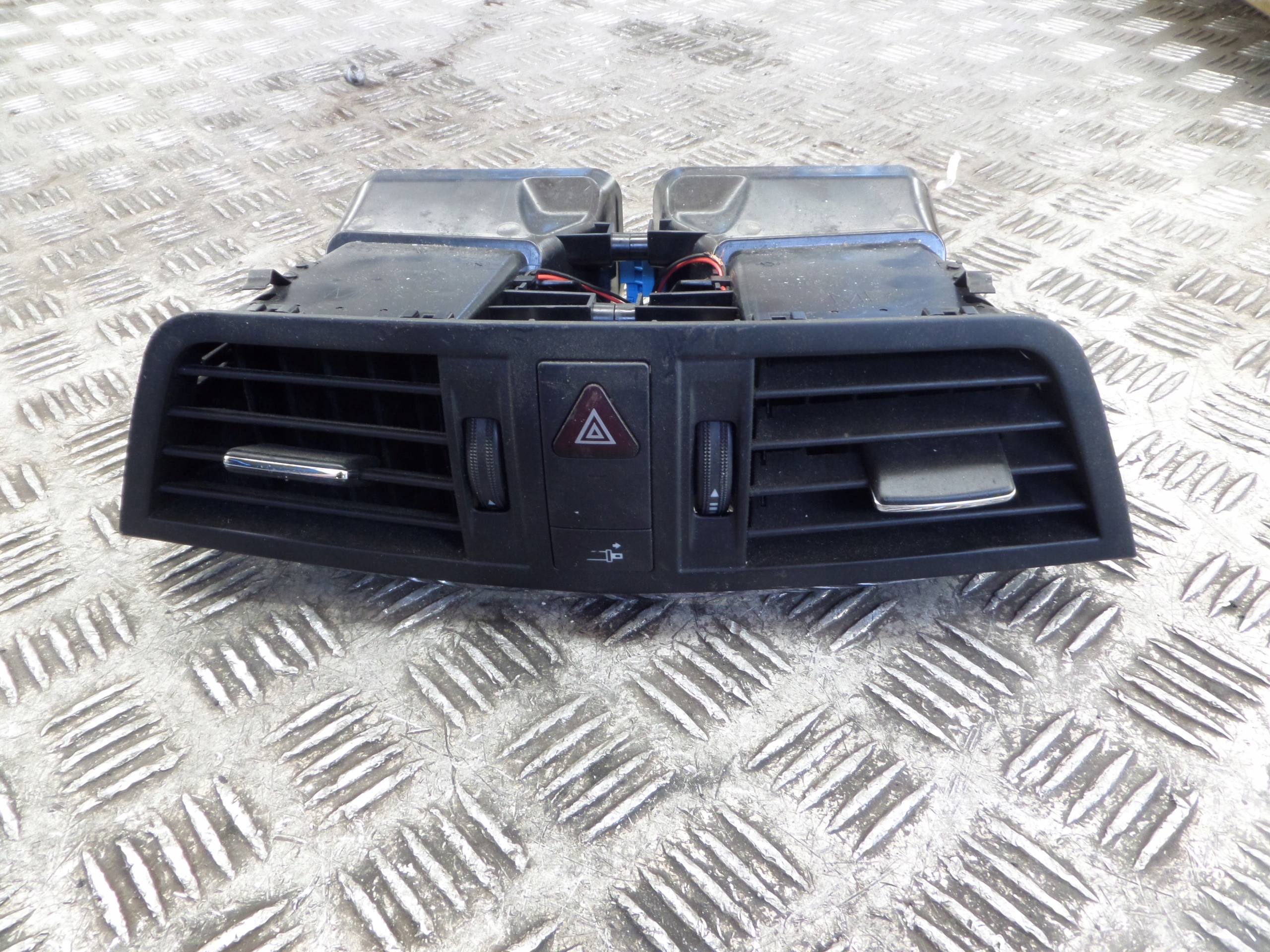 MERCEDES W207 grid air conditioning devices central A2078300054