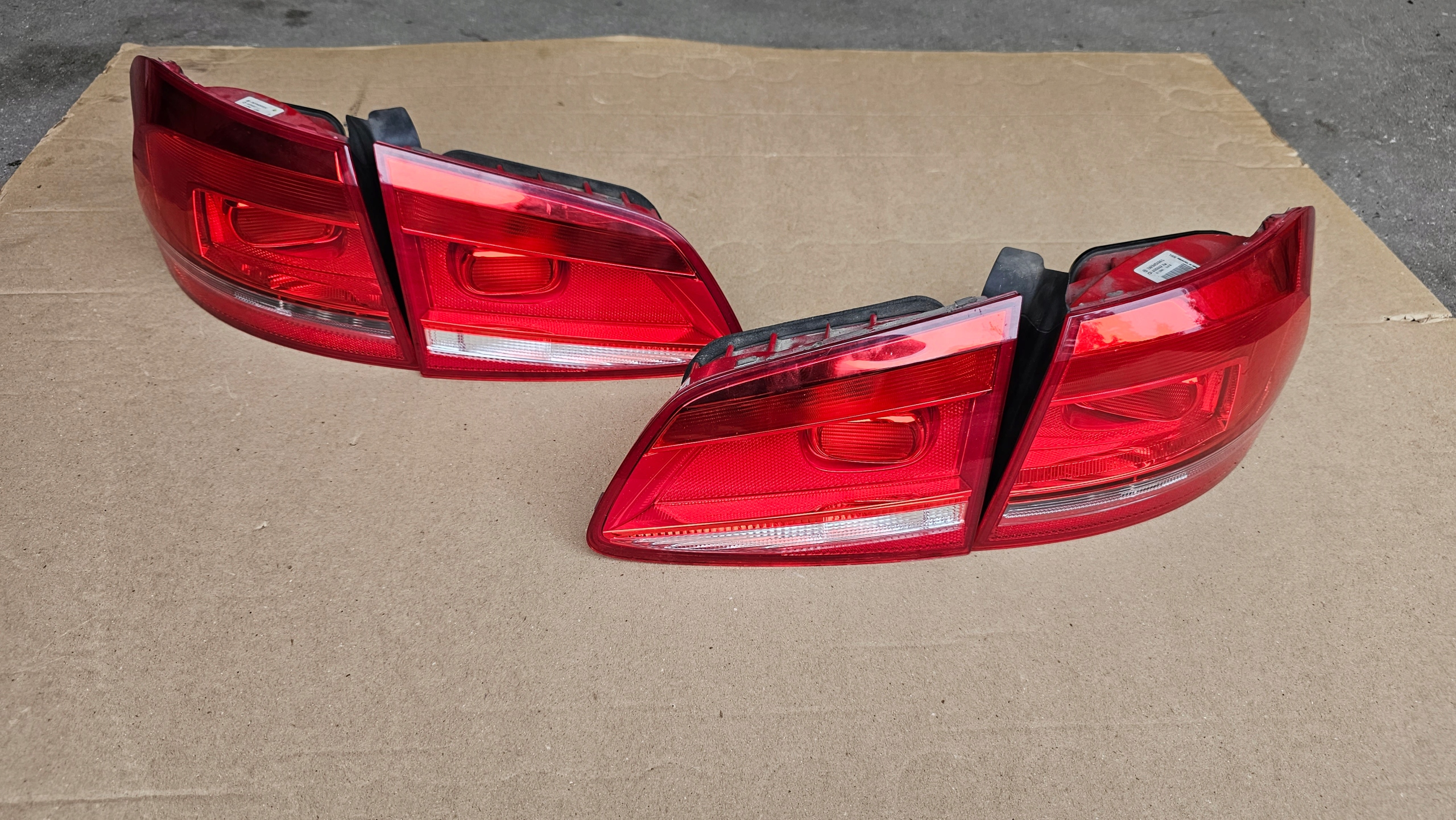 VW PASSAT B7 ФАРА ПРАВА СТОРОНА ЗАД.