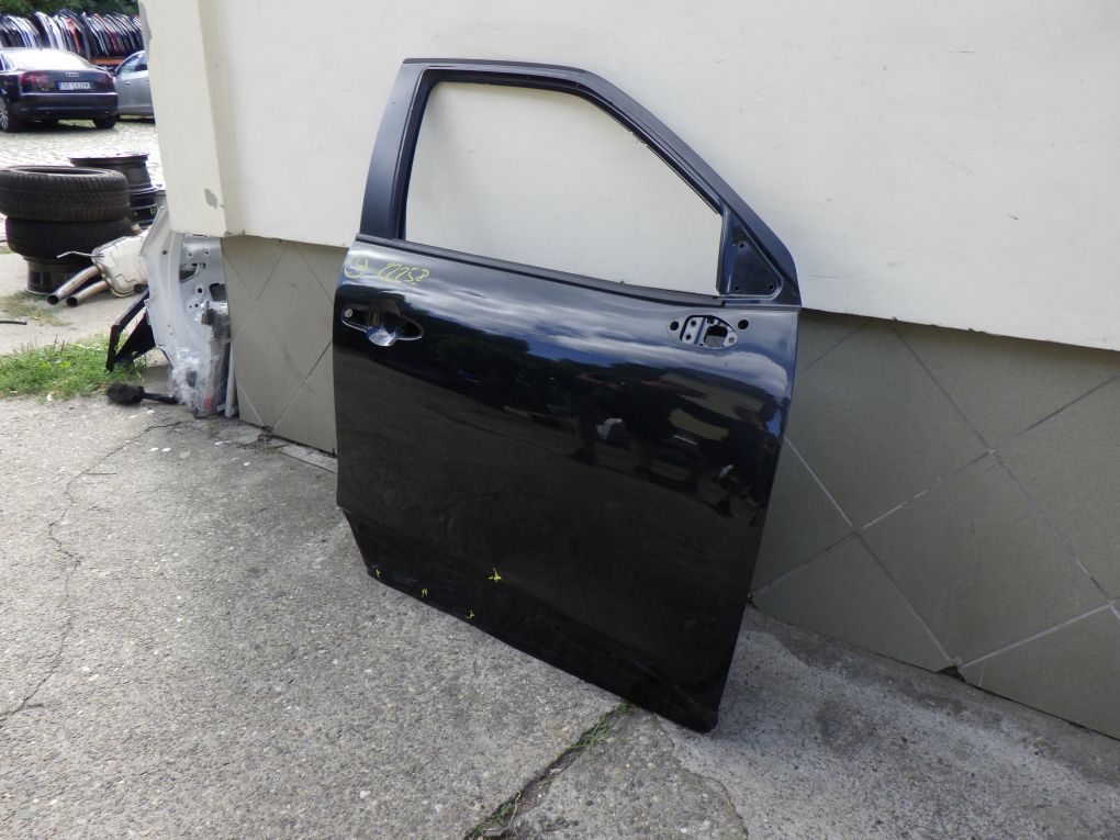 TOYOTA YARIS CROSS 2020- door right front rear.