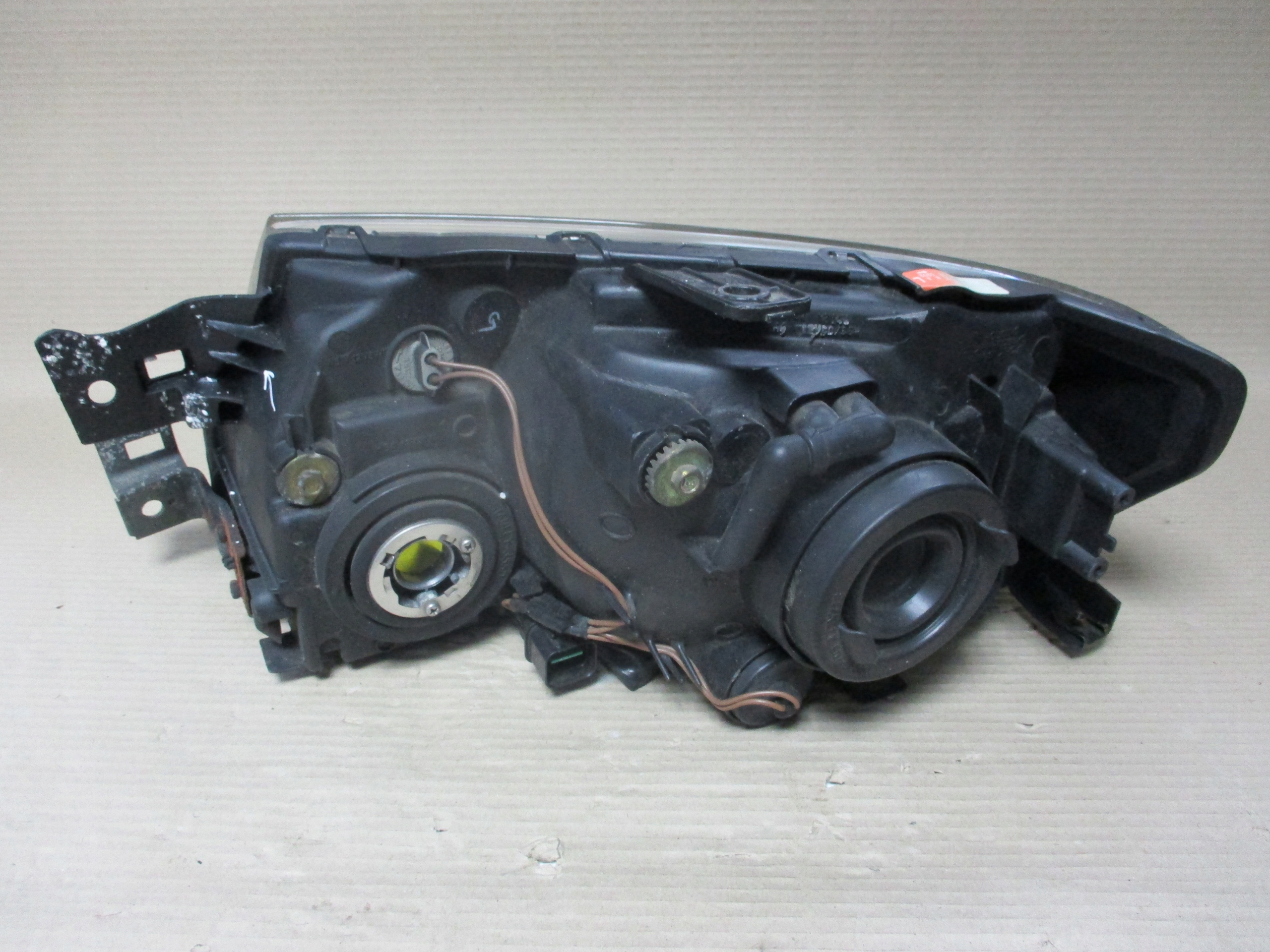 light front right Mitsubishi Space Runner 98-07
