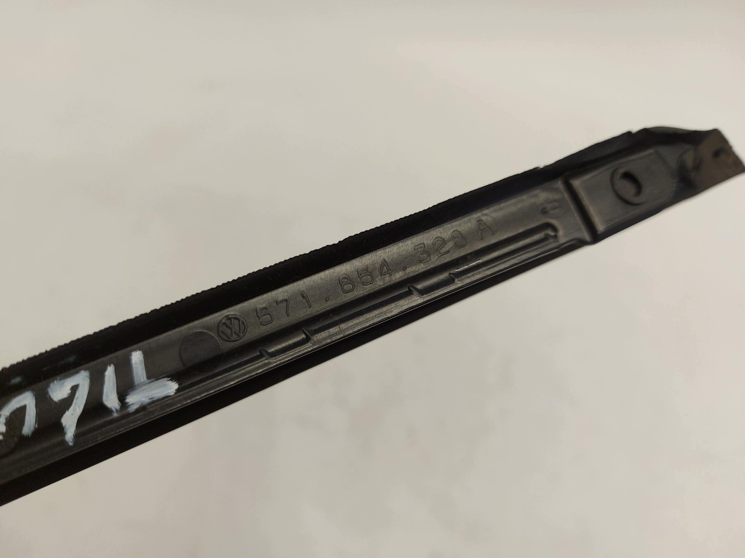 VW Tiguan III 571 2025r. moulding windows windscreen 571854328A