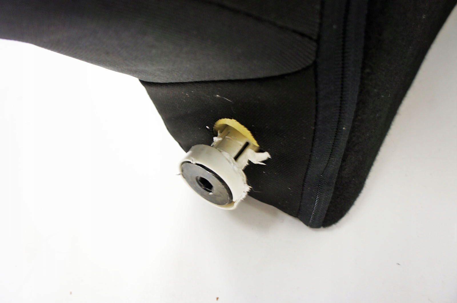 MR008 Hyundai i20 20- ^ дивана левый зад