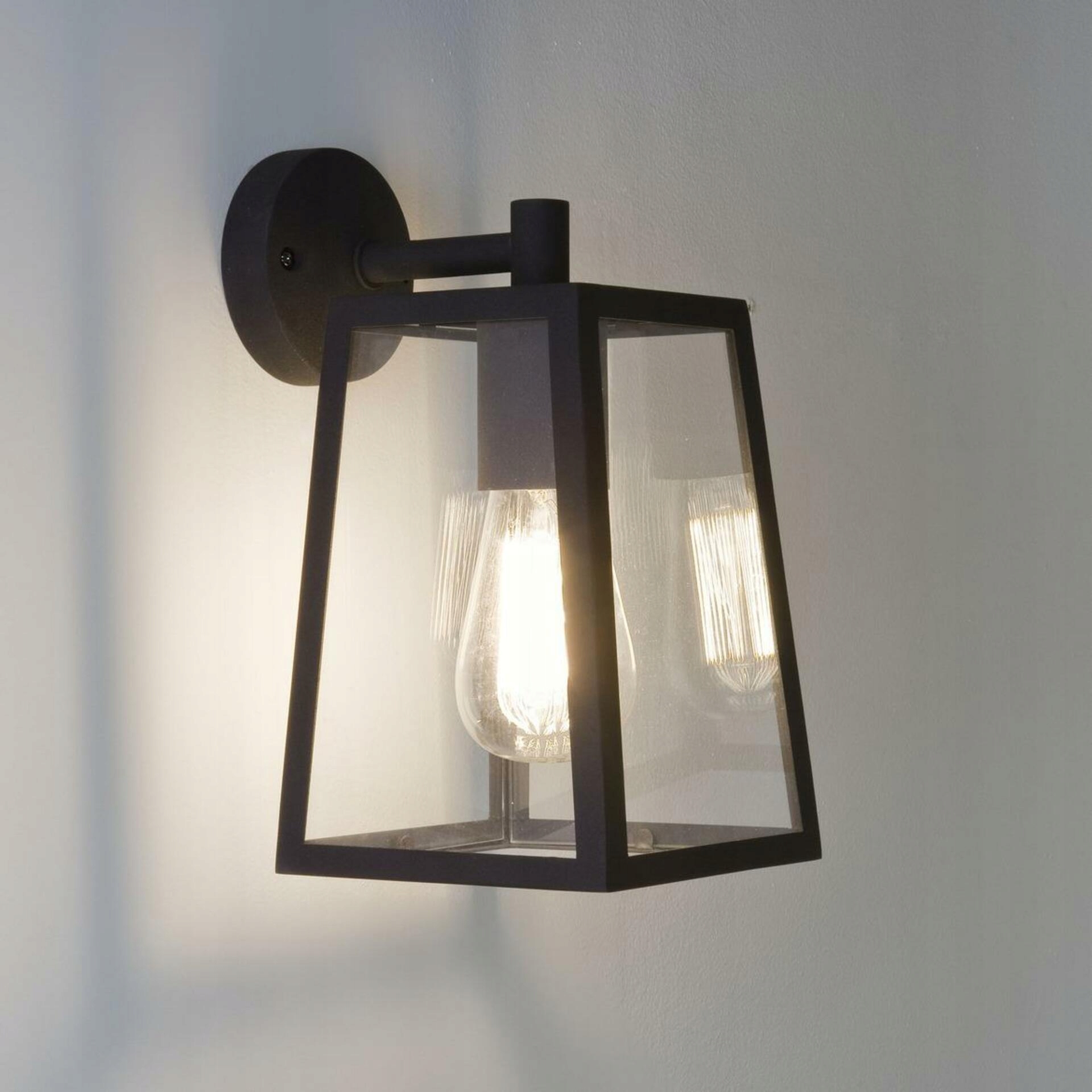 Vonkajšie nástenné svietidlo Astro Calvi Wall 215 čierne, E27, IP23, 28cm