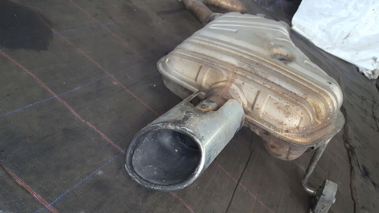 Tlumik left Mercedes W251 3,0 CDI
