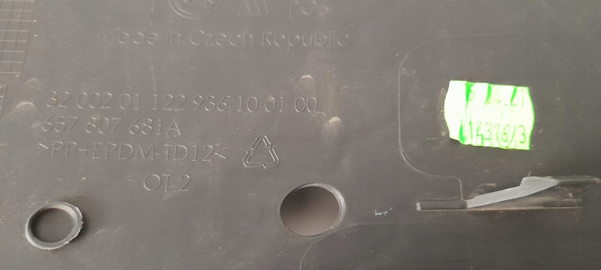grid of a bumper left SKODA SCALA 657807681A