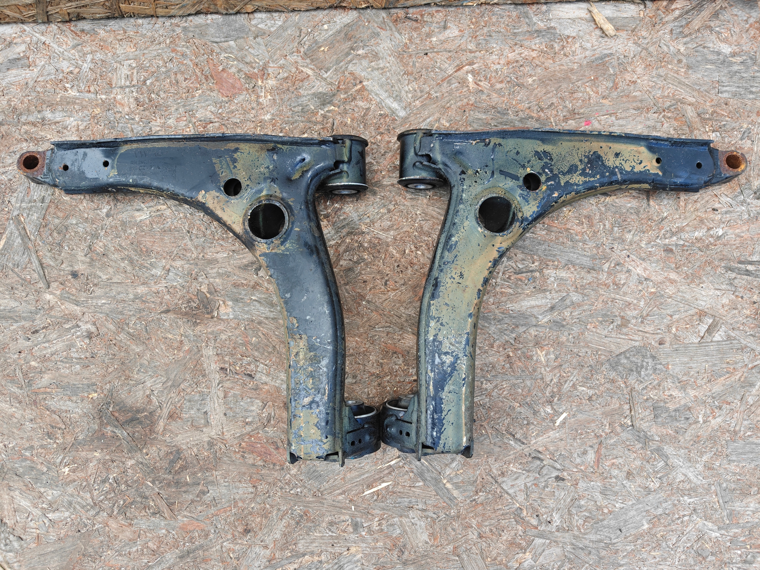 arm left front front VW CRAFTER MAN TGE 2N0407151J