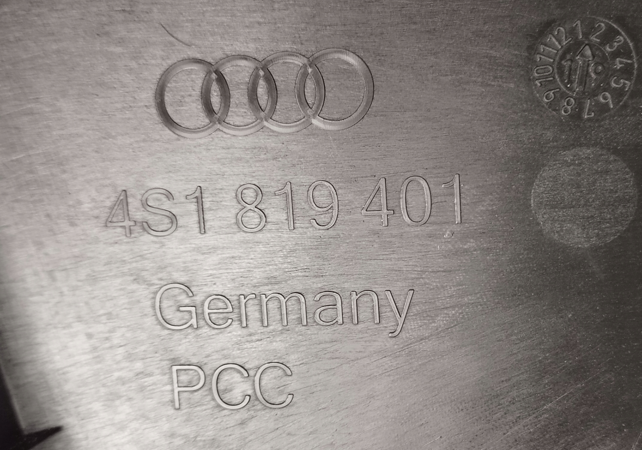 AUDI R8 II 4S 2016-2021 PODSZYBIE PLASTIKOWE 4S1819401 Typ samochodu 4x4/SUV Samochody osobowe