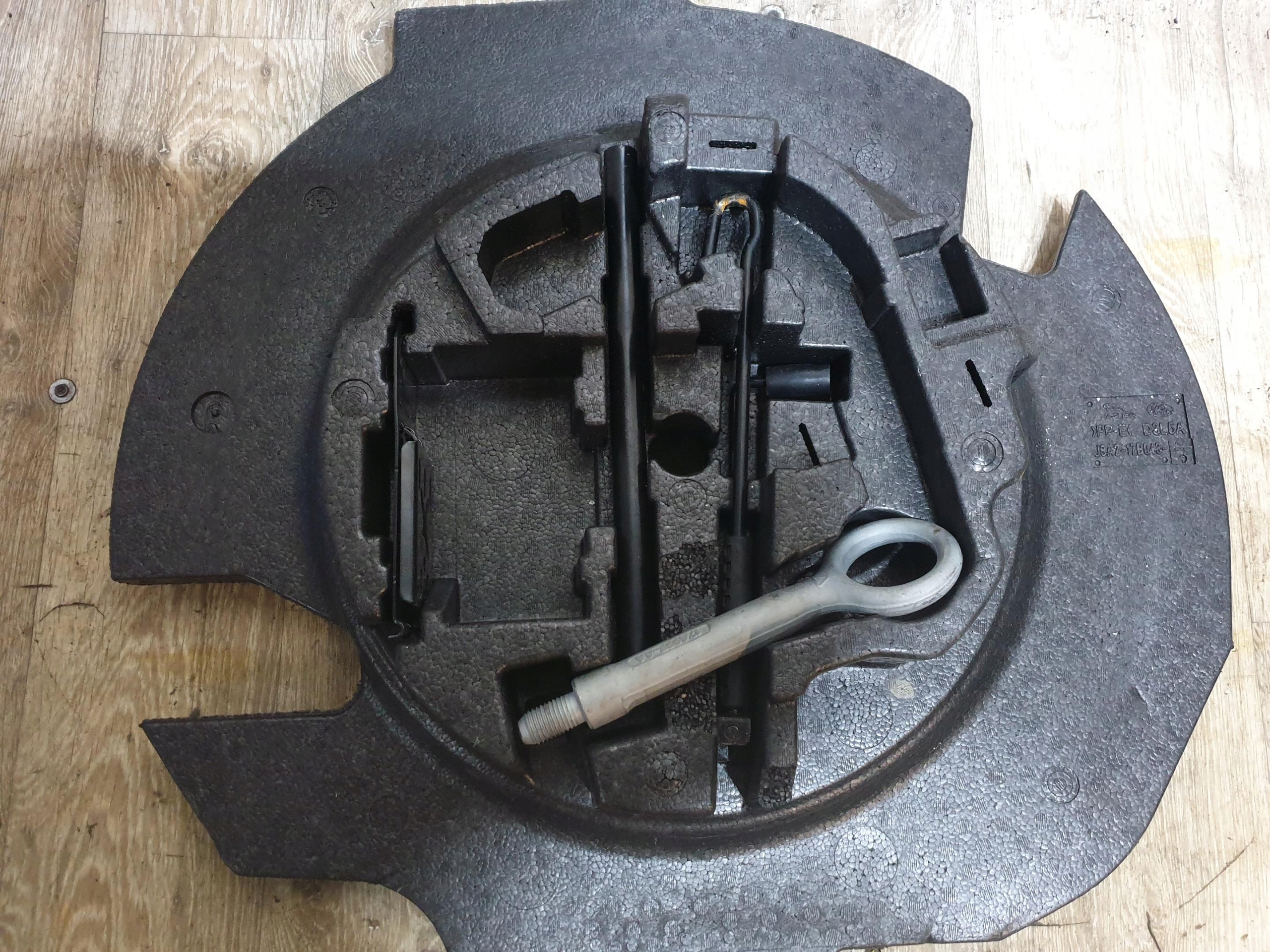 boot floor well Narzedzia RANGE ROVER VELAR L560