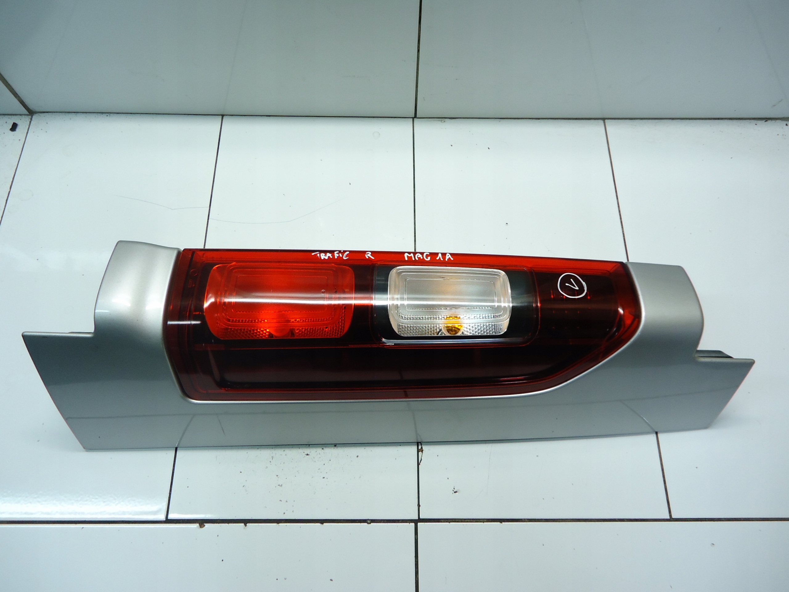 RENAULT TRAFIC III OPEL VIVARO light right rear part 93454193