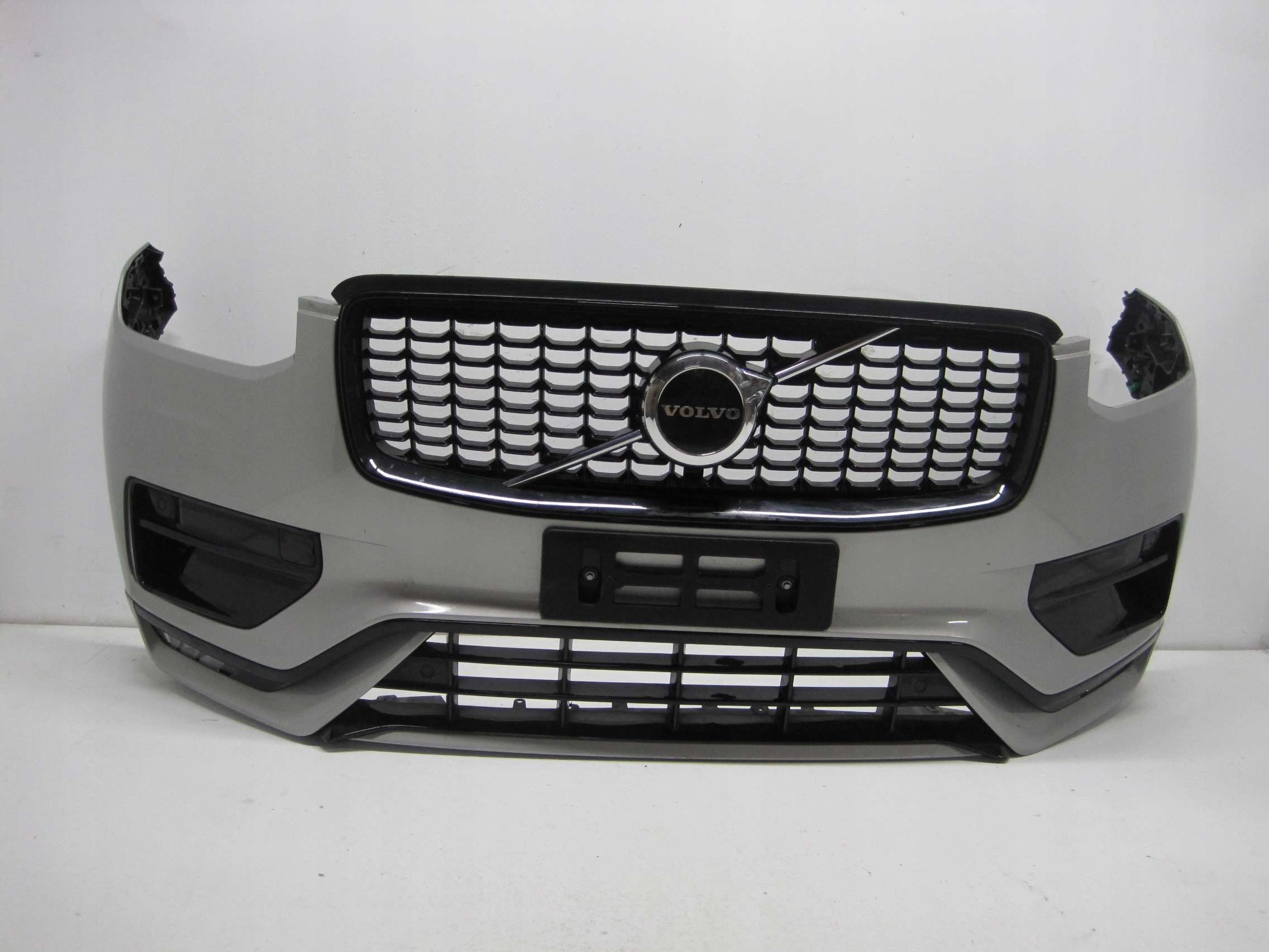 nárazník VOLVO XC60 II 4 PDC 22R předek přední