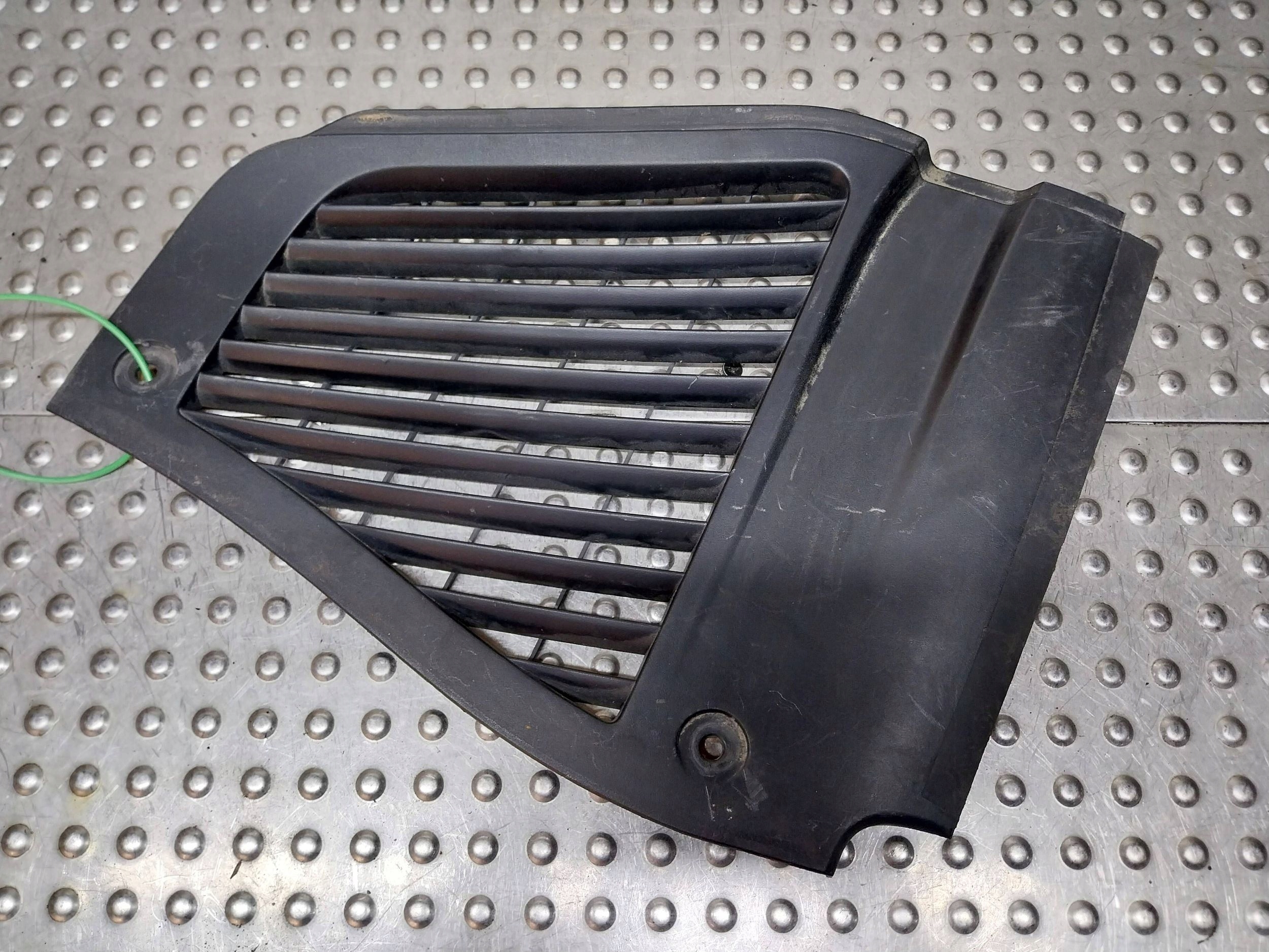cover grid under the window left front 7L5819729B PORSCHE CAYENNE and