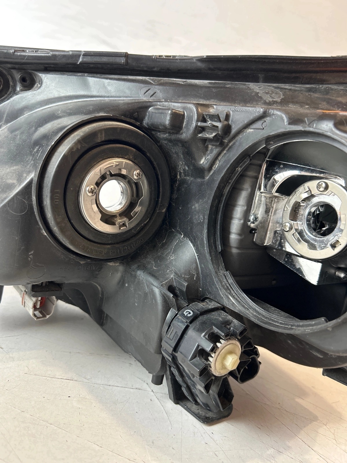 light front front right Toyota RAV4 IV lens