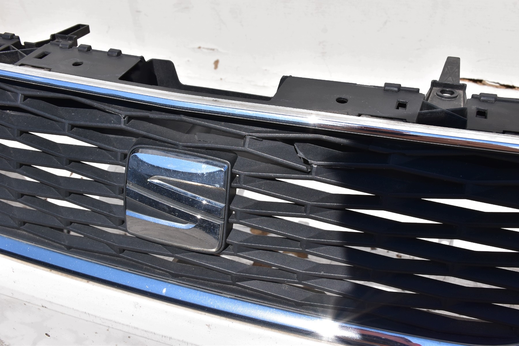 bumper front SEAT LEON III Przedlift 2012-2016 kod lakieru: LB9A
