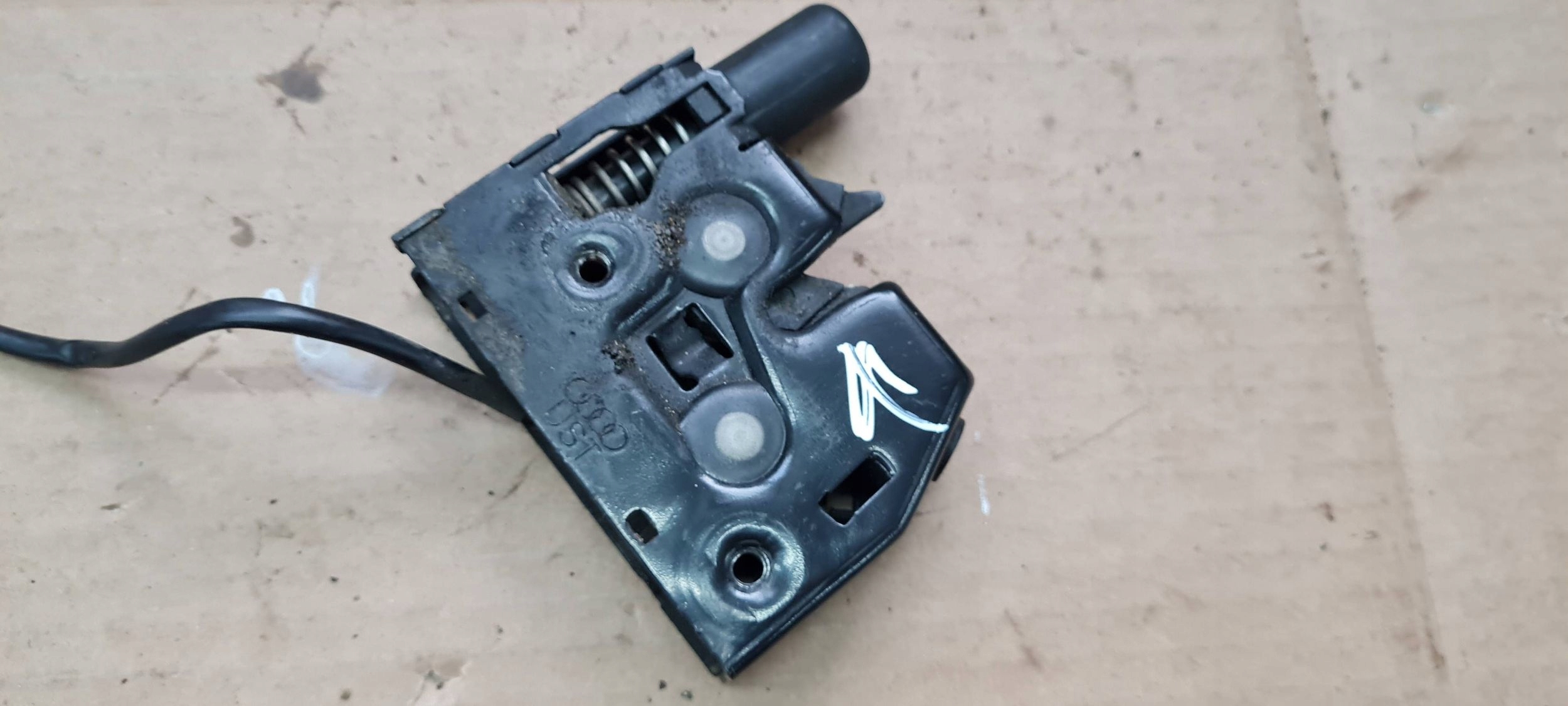 A7 4G bonnet latch lock front 4G0823509C A6 C7 4G