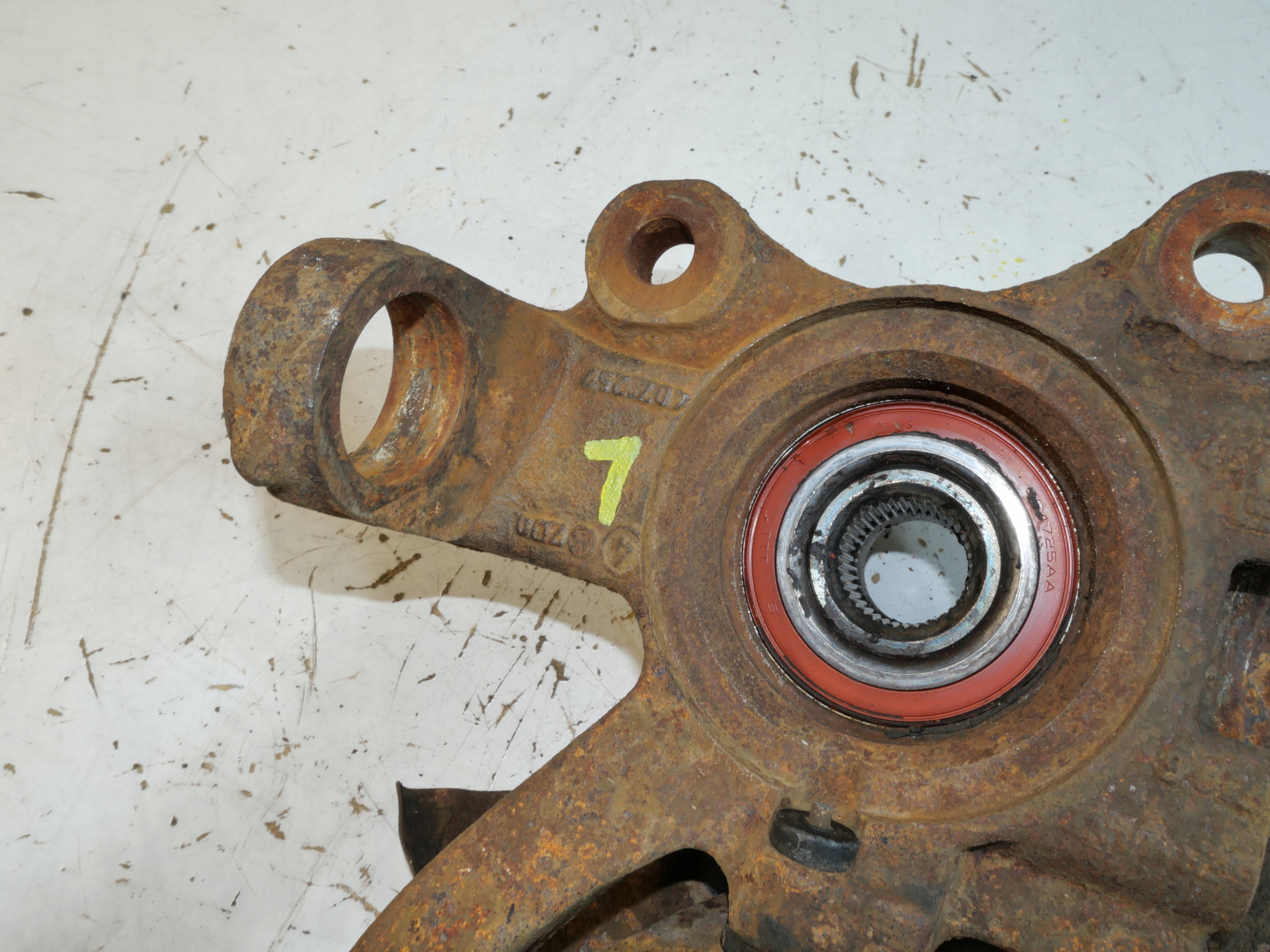 otoč čepu předek levá VW TRANSPORTER T4 7D0407257