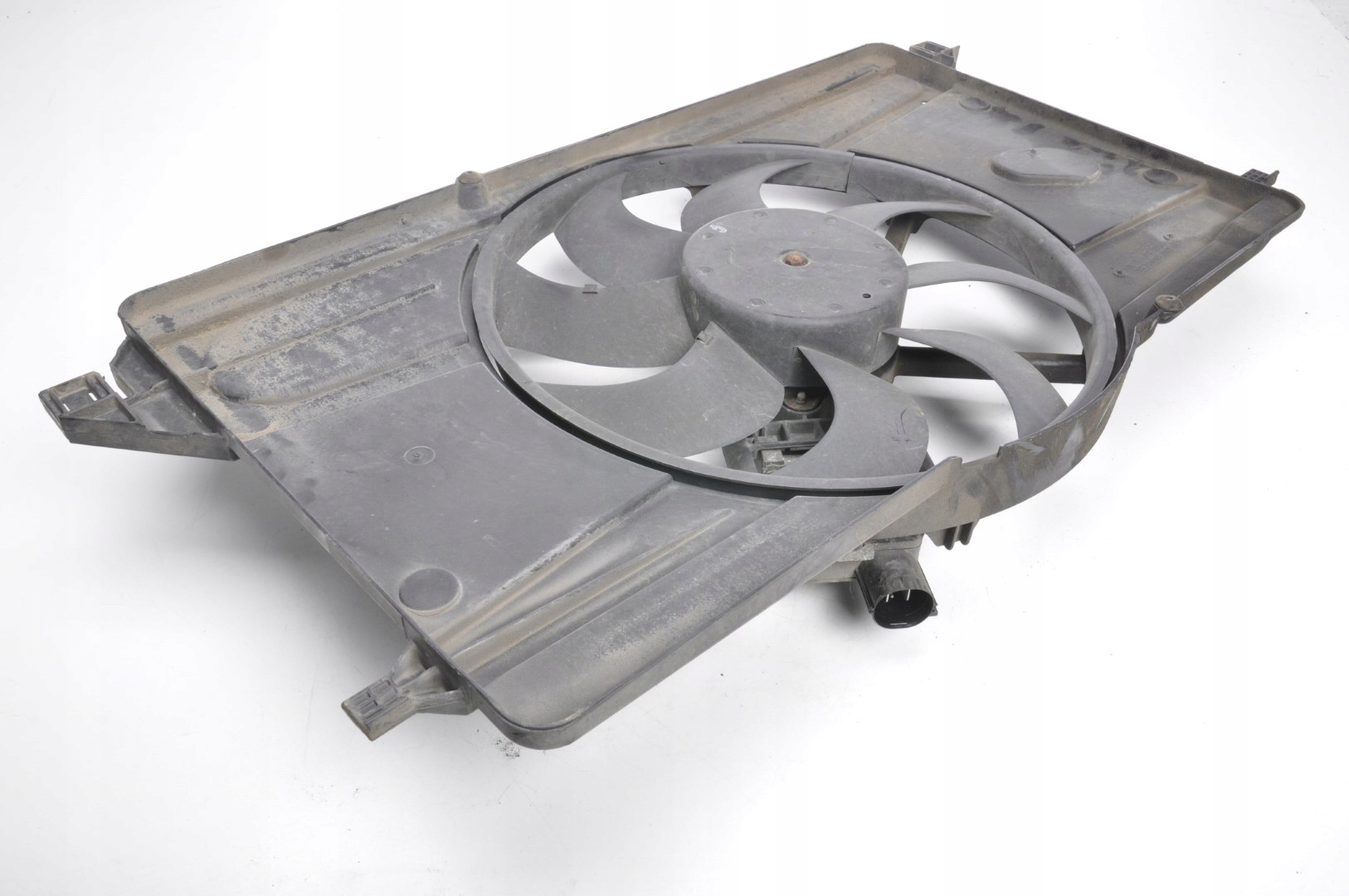 FOCUS MK2 WENTYLATOR CHŁODNICY WODY 3M51-8C607-EC