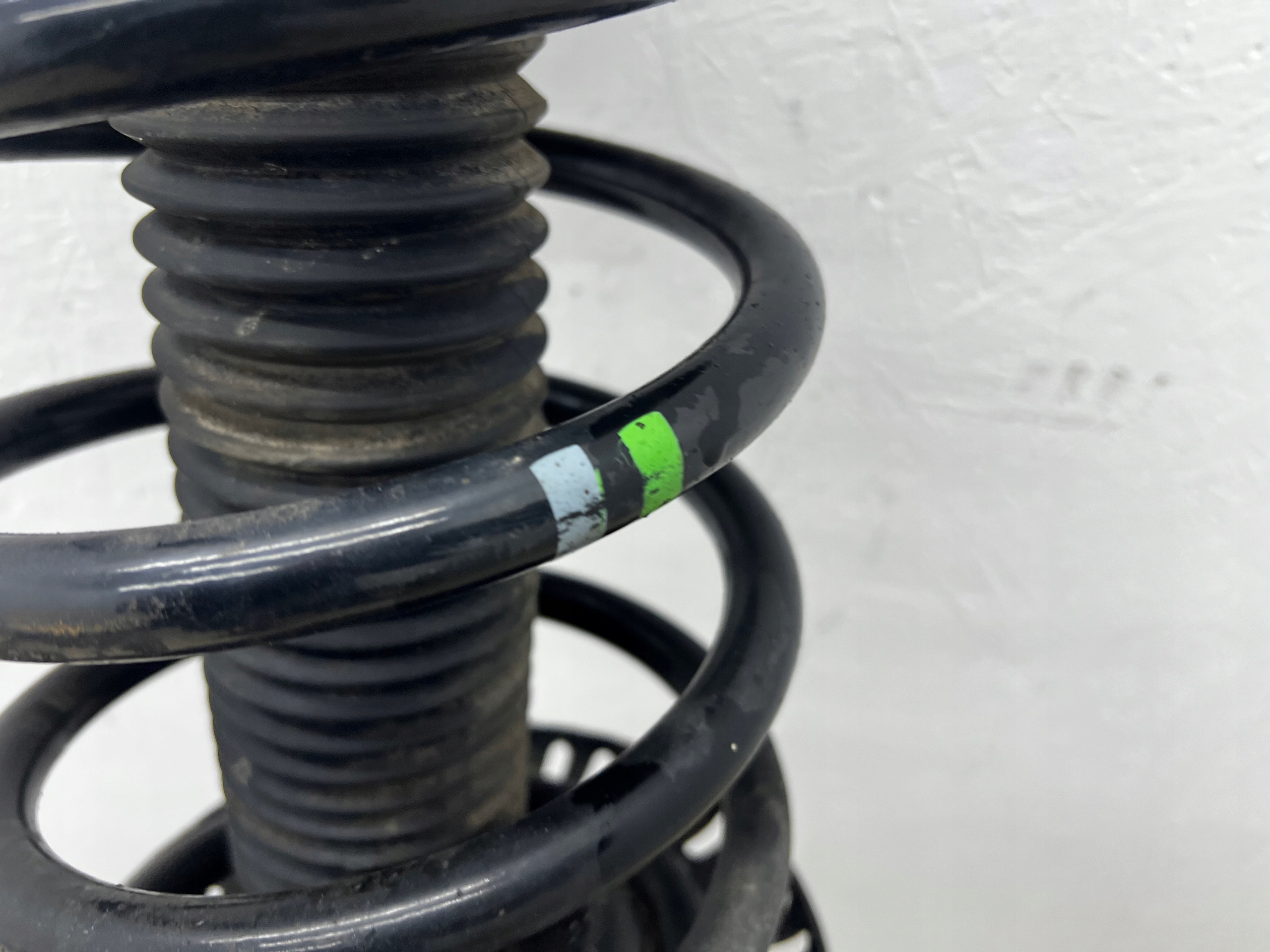 swing shock absorber right front 7H0256D VW TRANSPORTER T5 2.5TDI