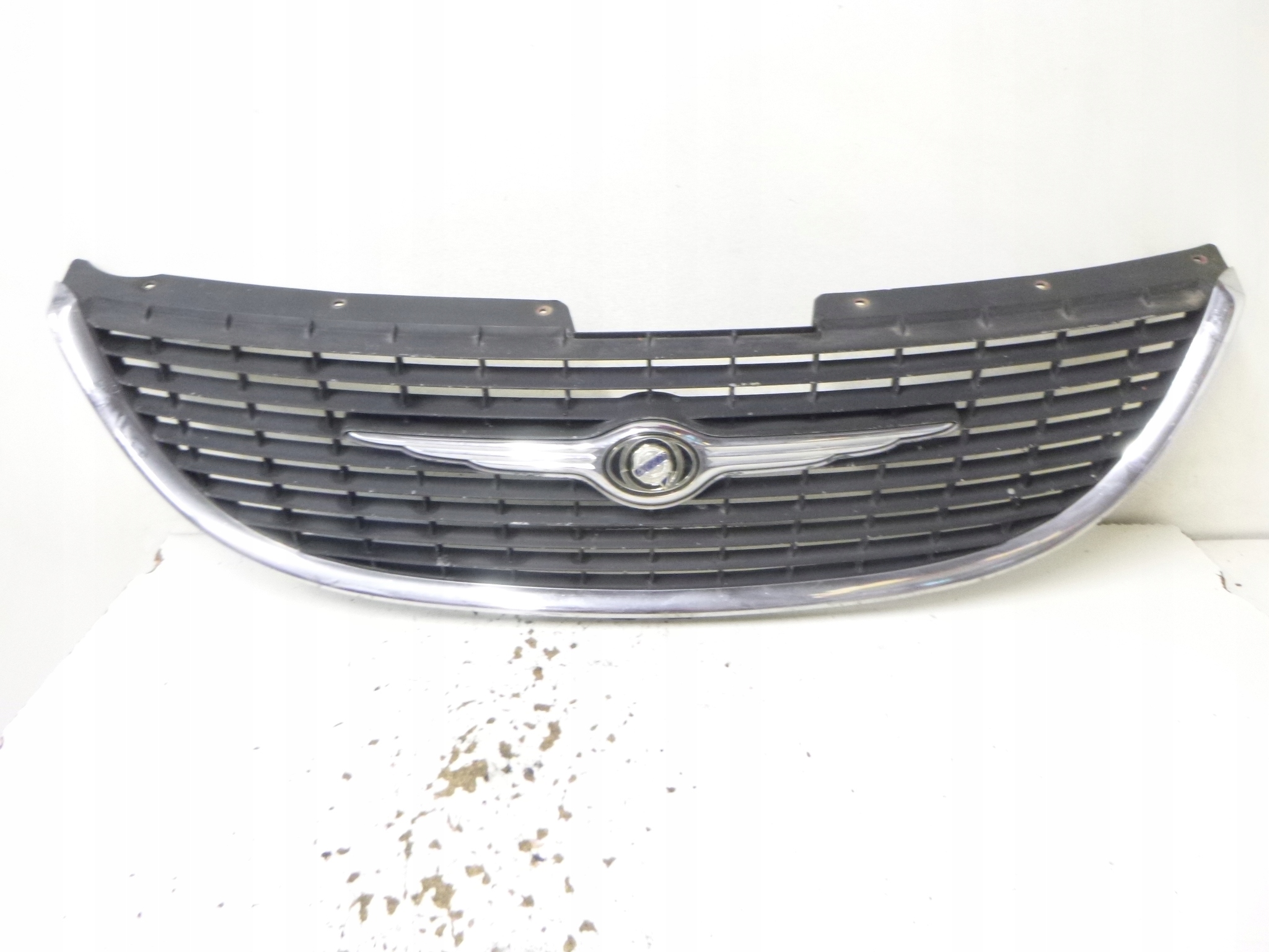 Grill Grill Chrysler Voyager IV 2001r. 4857522AA