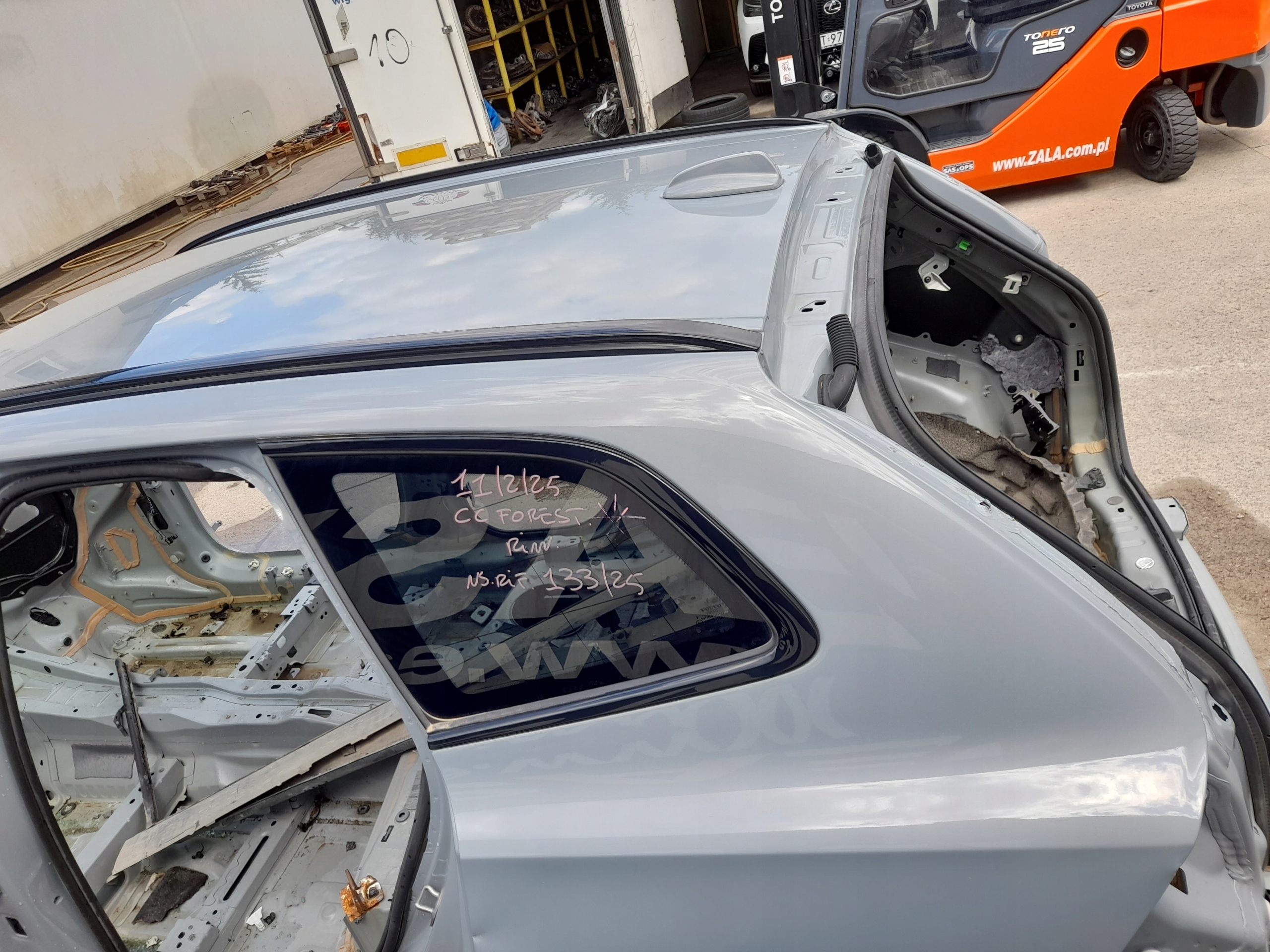 Volvo XC60 II 2017- dach Z RELINGAMI