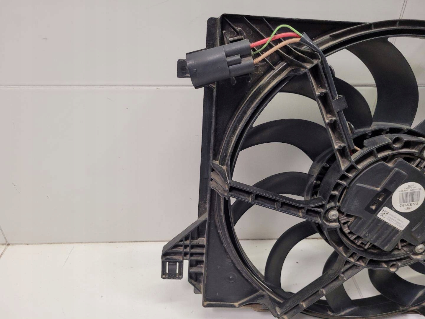 ventilátor chladiče Ford Kuga 2 2016 GV61-8C607-BA