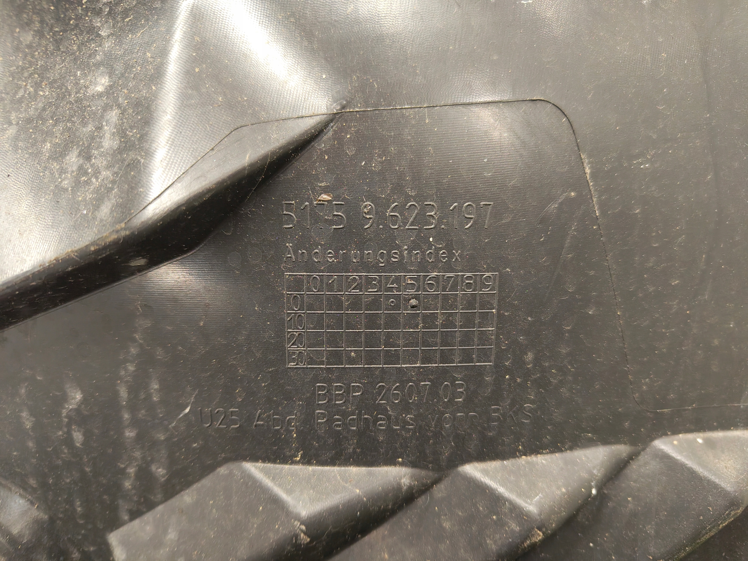 MINI U25 mudguard left front front 9623197