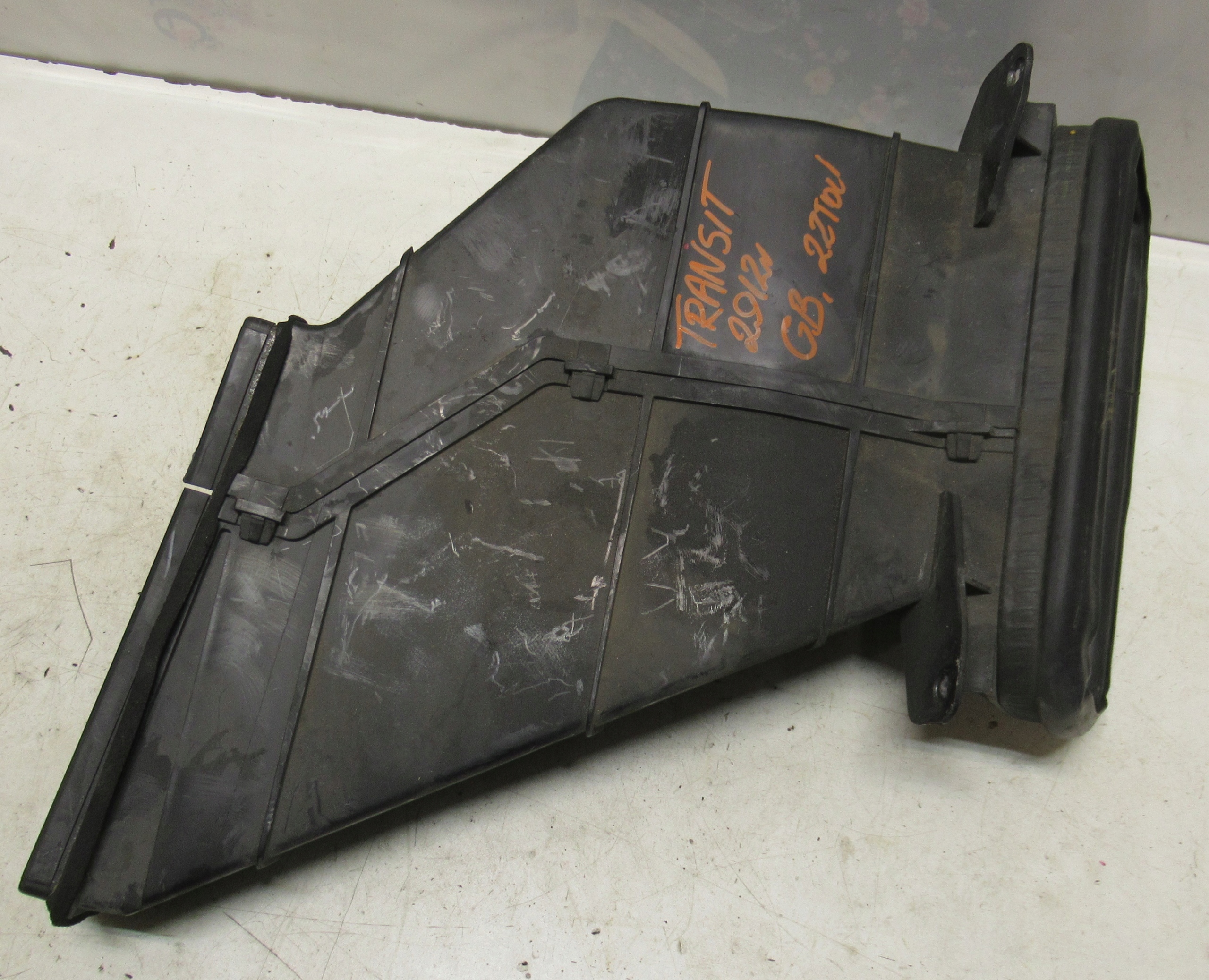 TRANSIT MK6 2.2 TDCI intake air 6C11-18713 GB