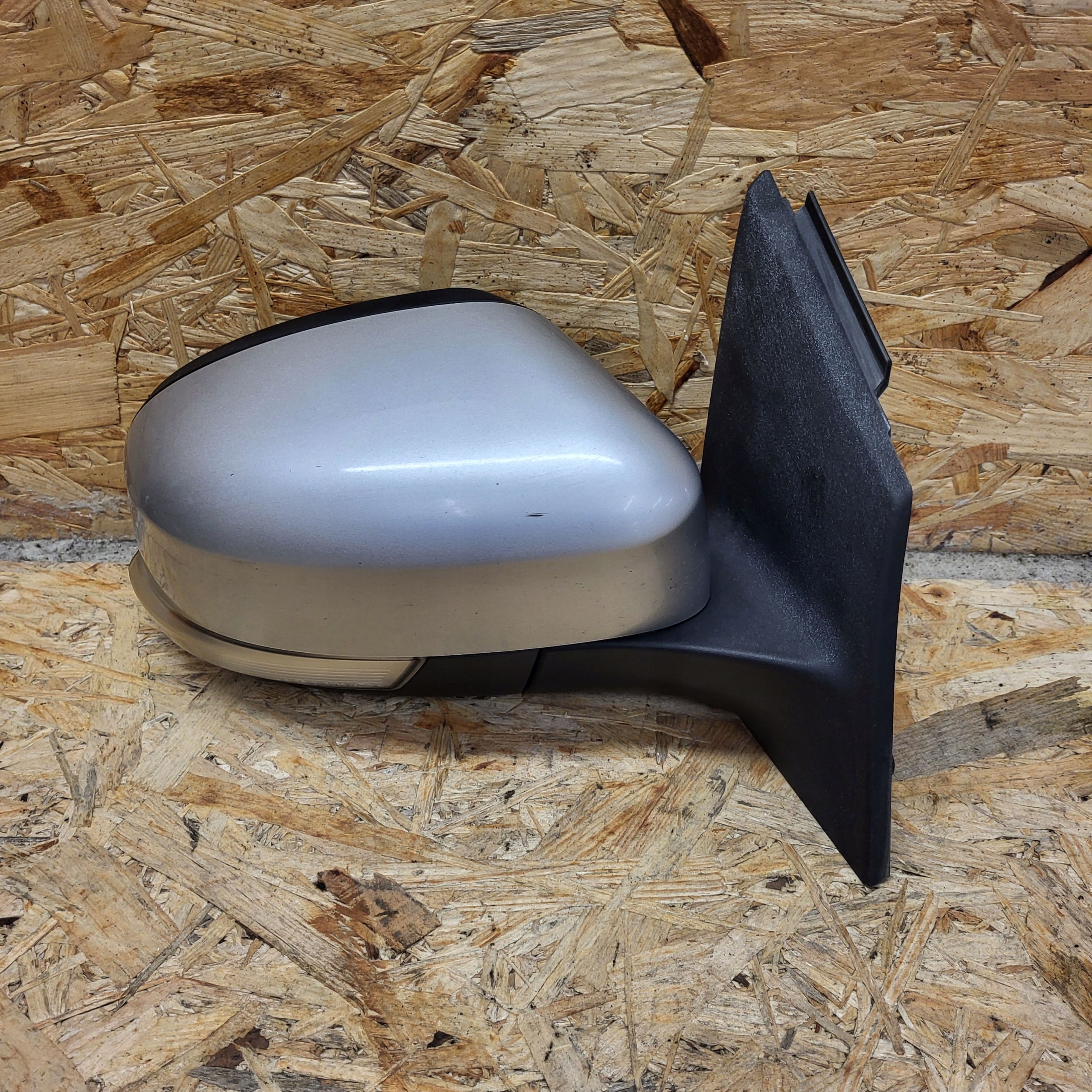 FORD FOCUS MK3 KOMBI HB 7PIN mirror electrics right silver KOD 0B